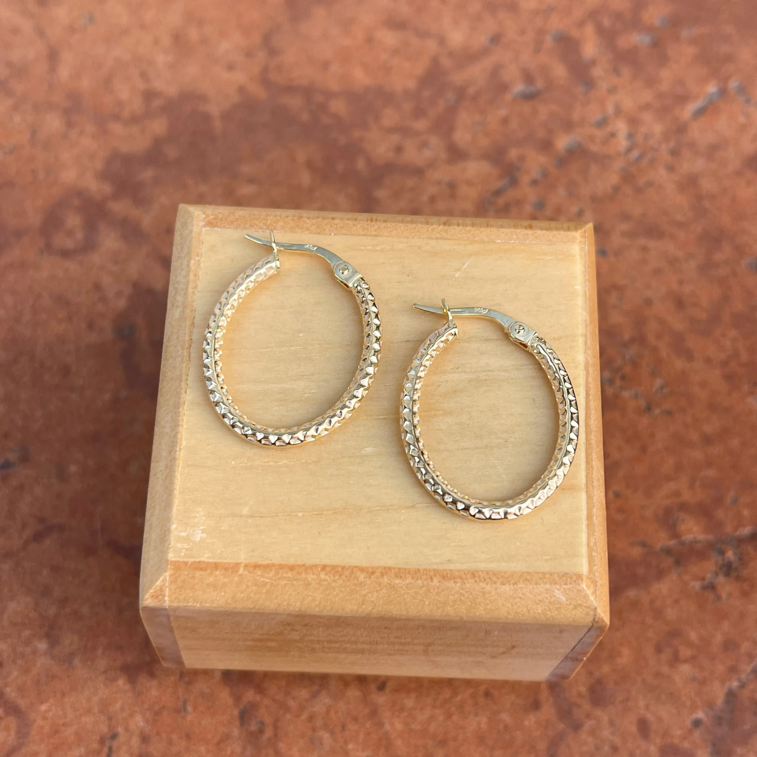 10KT Yellow Gold Diamond-Cut Tube Oval Hoop Earrings 26mm