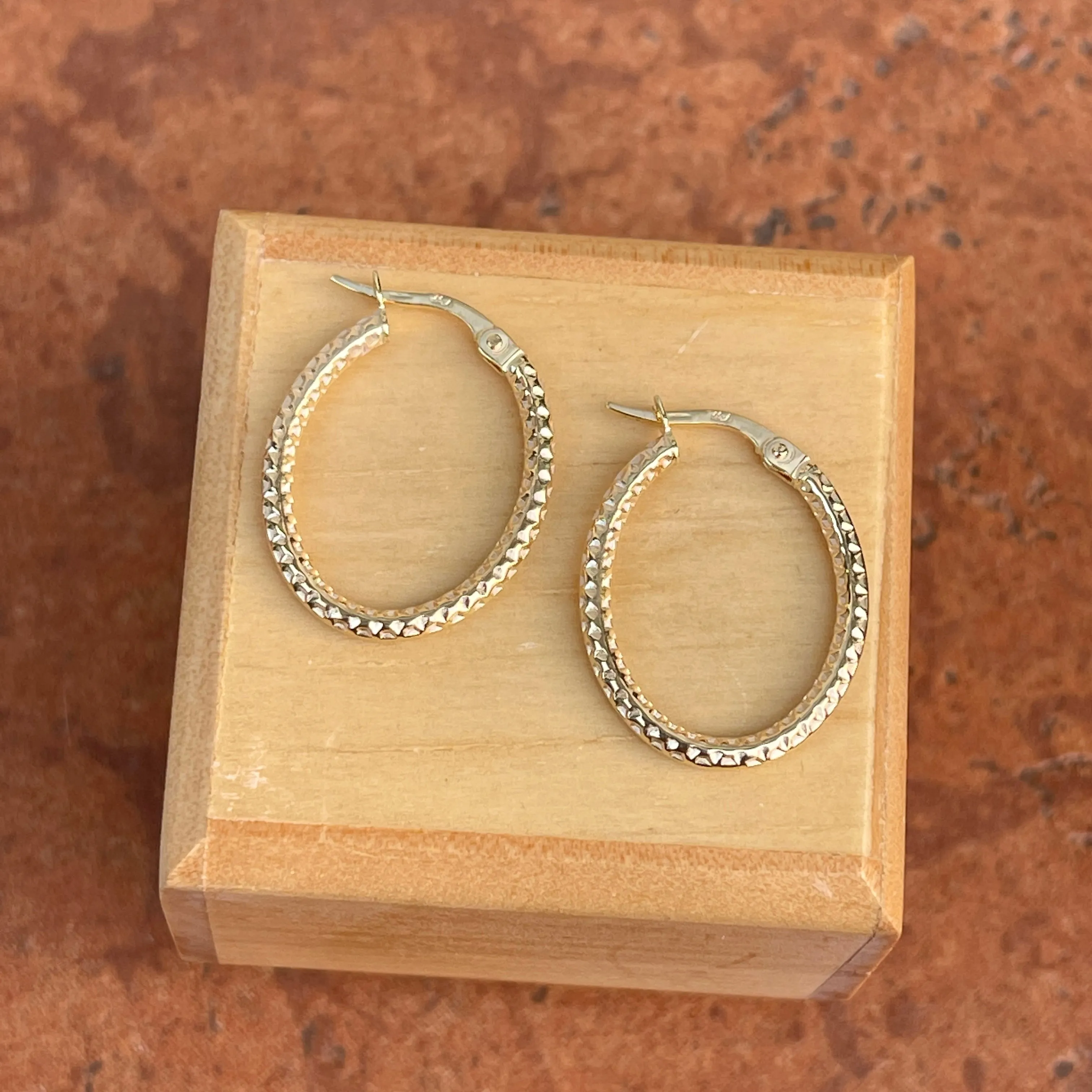10KT Yellow Gold Diamond-Cut Tube Oval Hoop Earrings 26mm