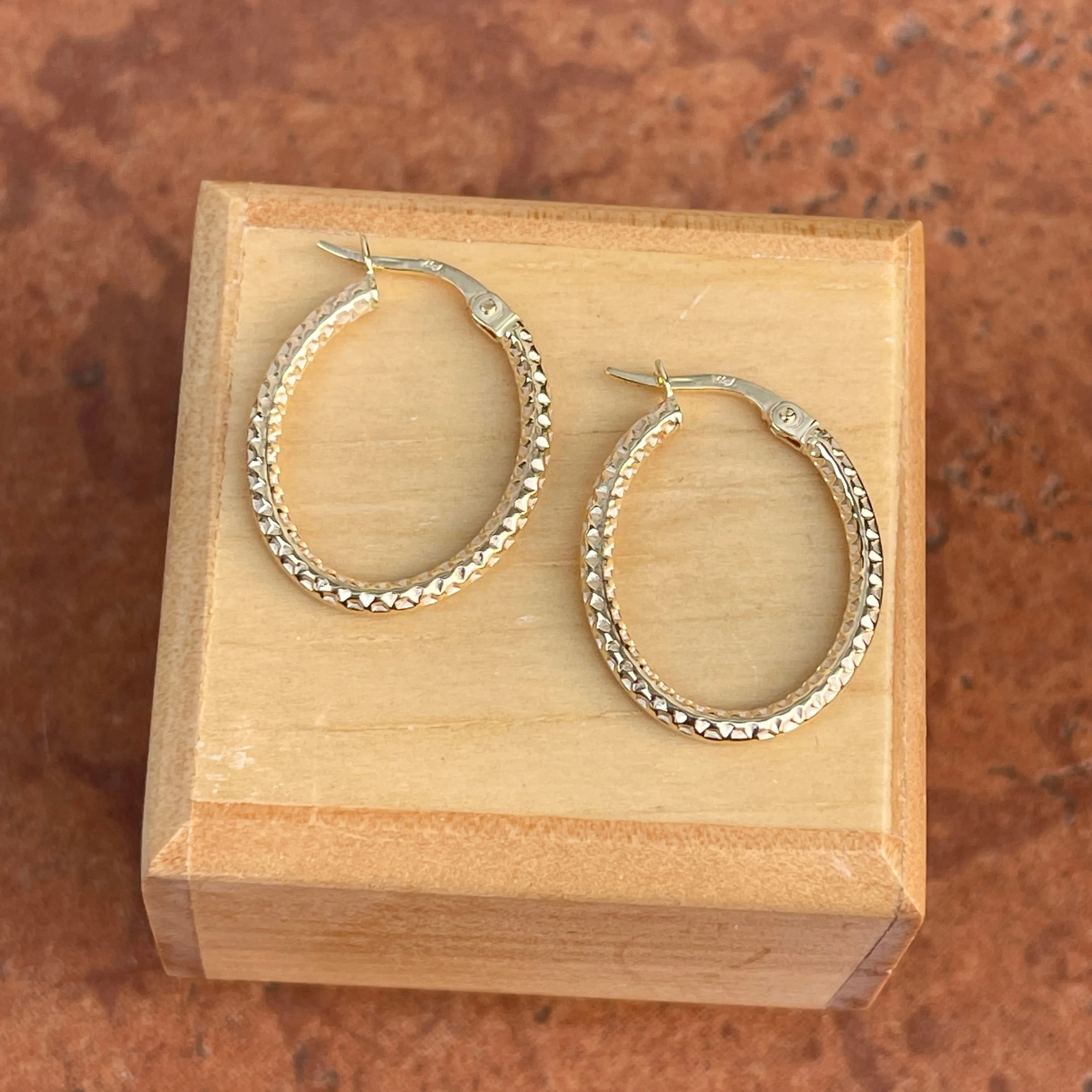 10KT Yellow Gold Diamond-Cut Tube Oval Hoop Earrings 26mm