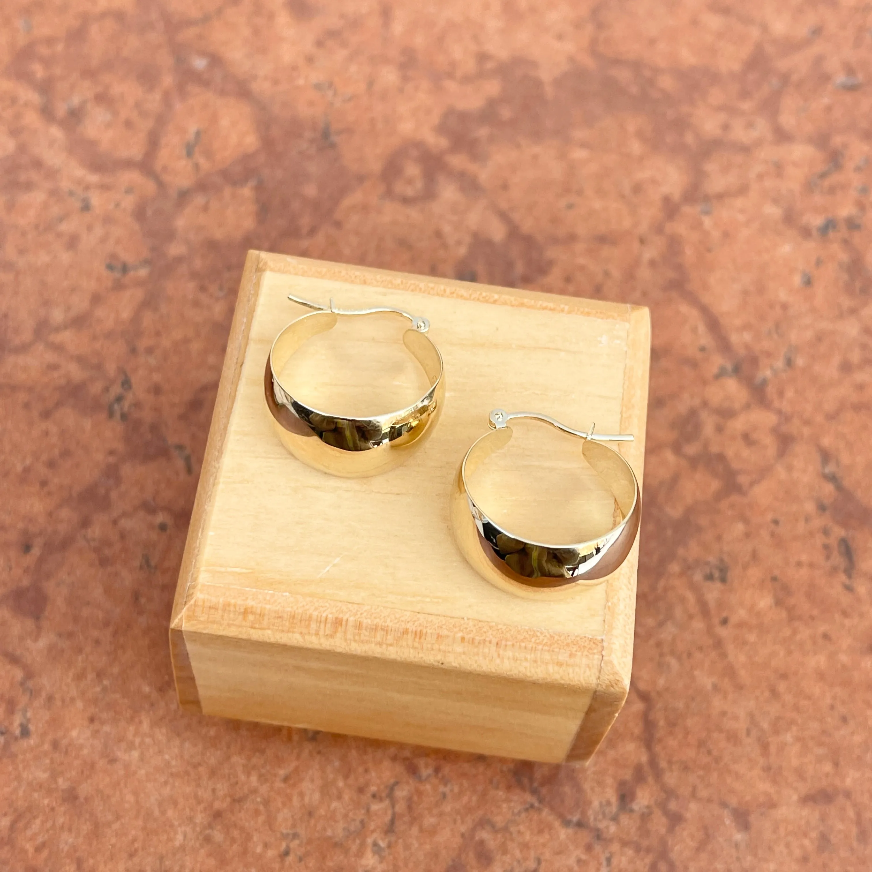 10KT Yellow Gold Shiny 10.5mm Tapered Round Hoop Earrings 21mm