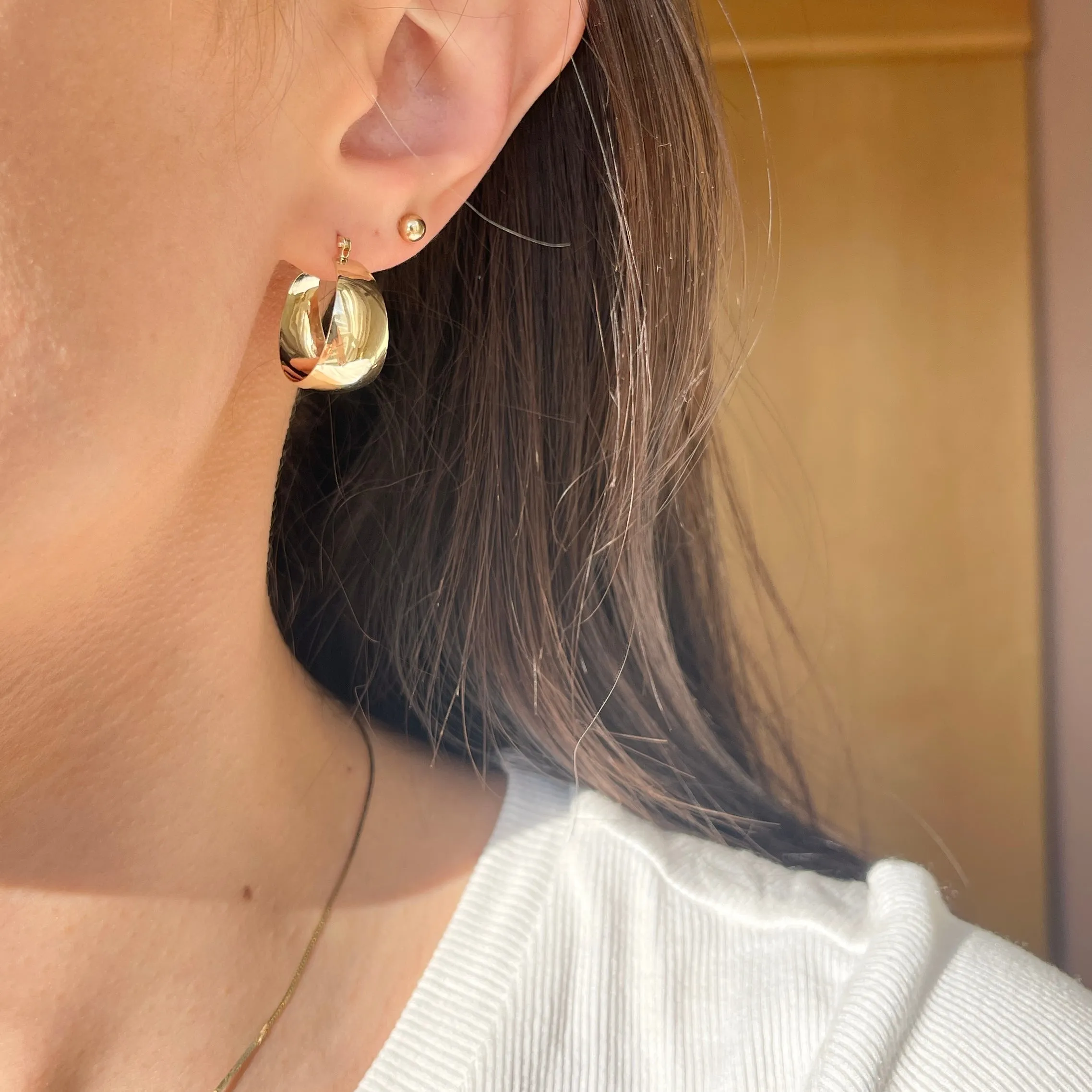 10KT Yellow Gold Shiny 10.5mm Tapered Round Hoop Earrings 21mm