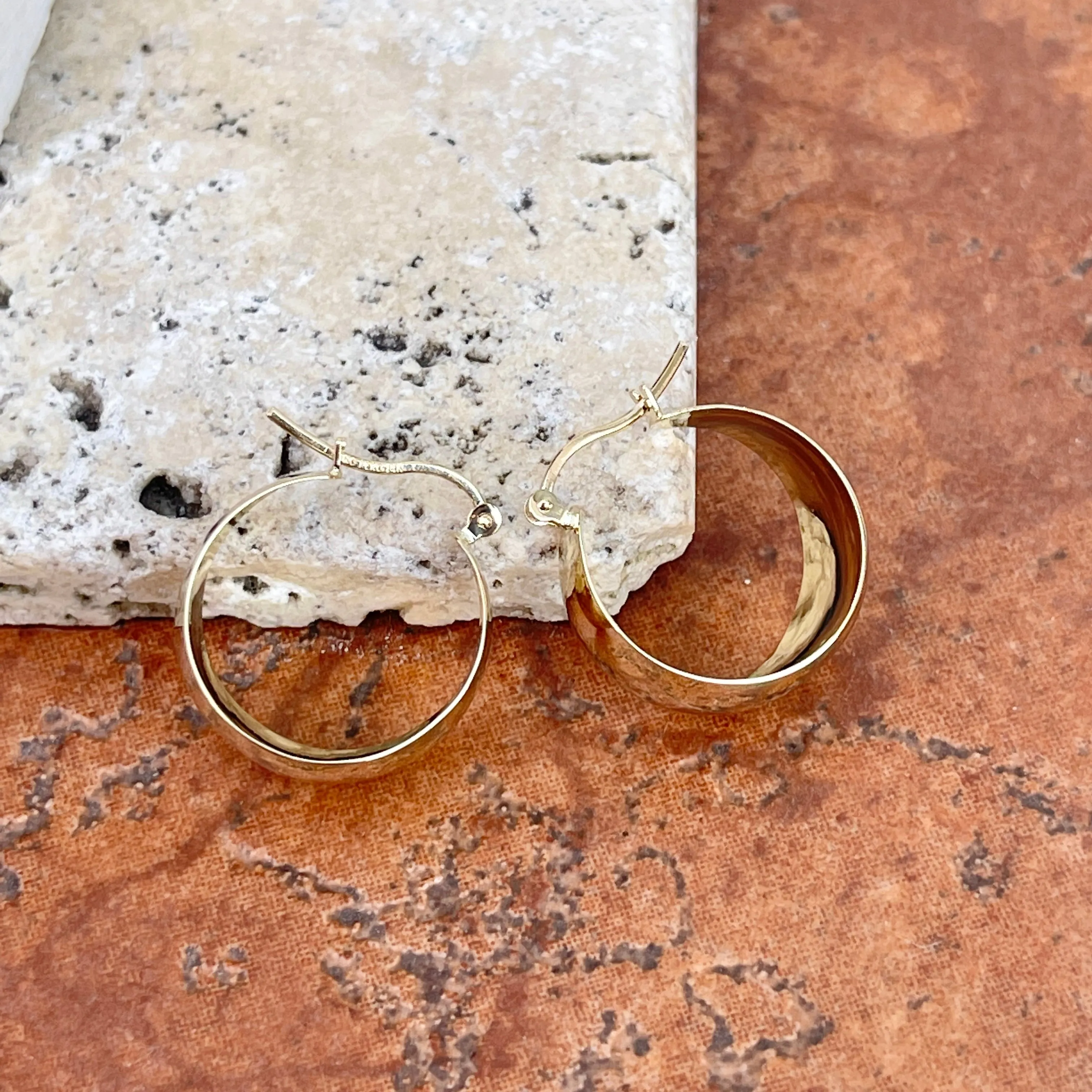 10KT Yellow Gold Shiny 10.5mm Tapered Round Hoop Earrings 21mm