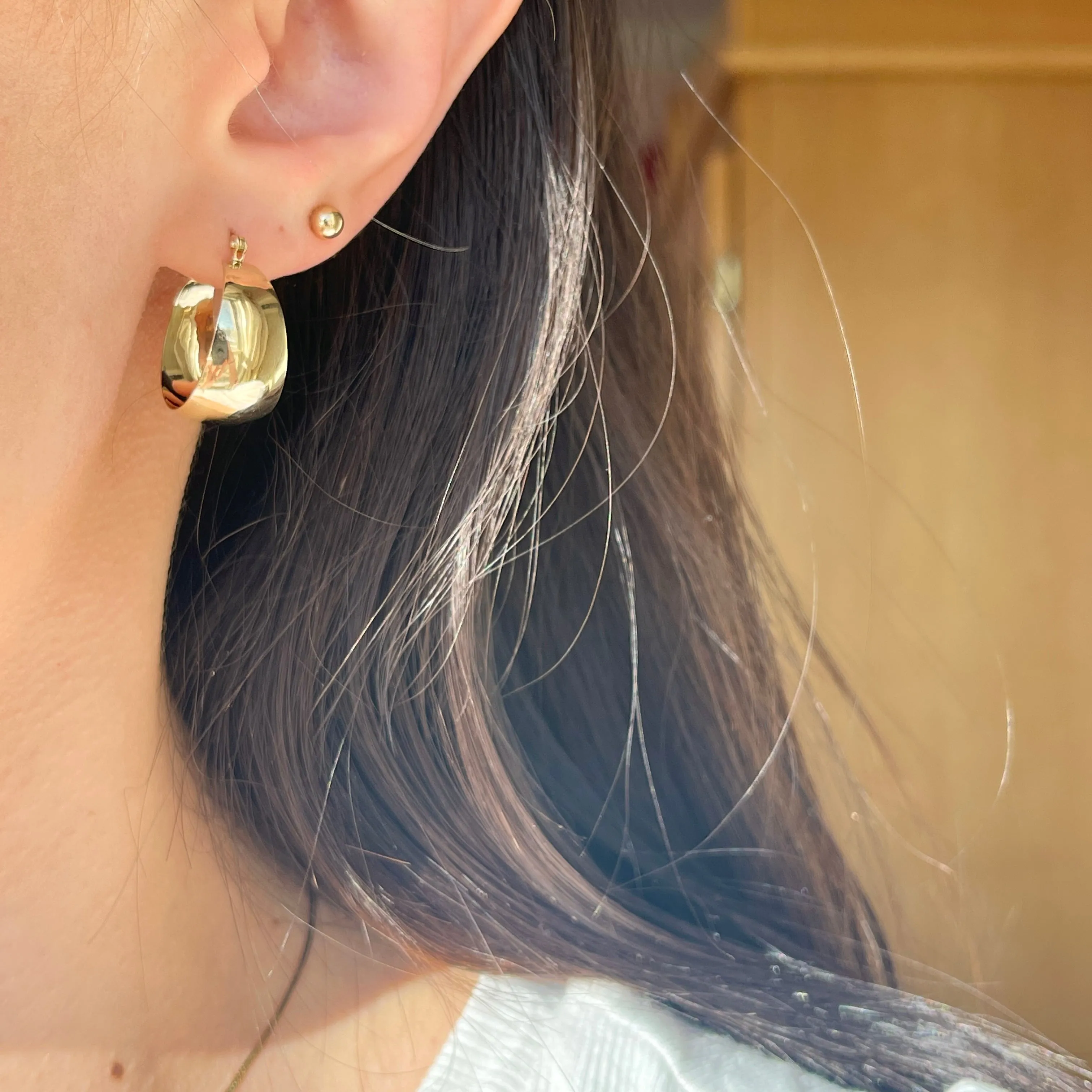 10KT Yellow Gold Shiny 10.5mm Tapered Round Hoop Earrings 21mm