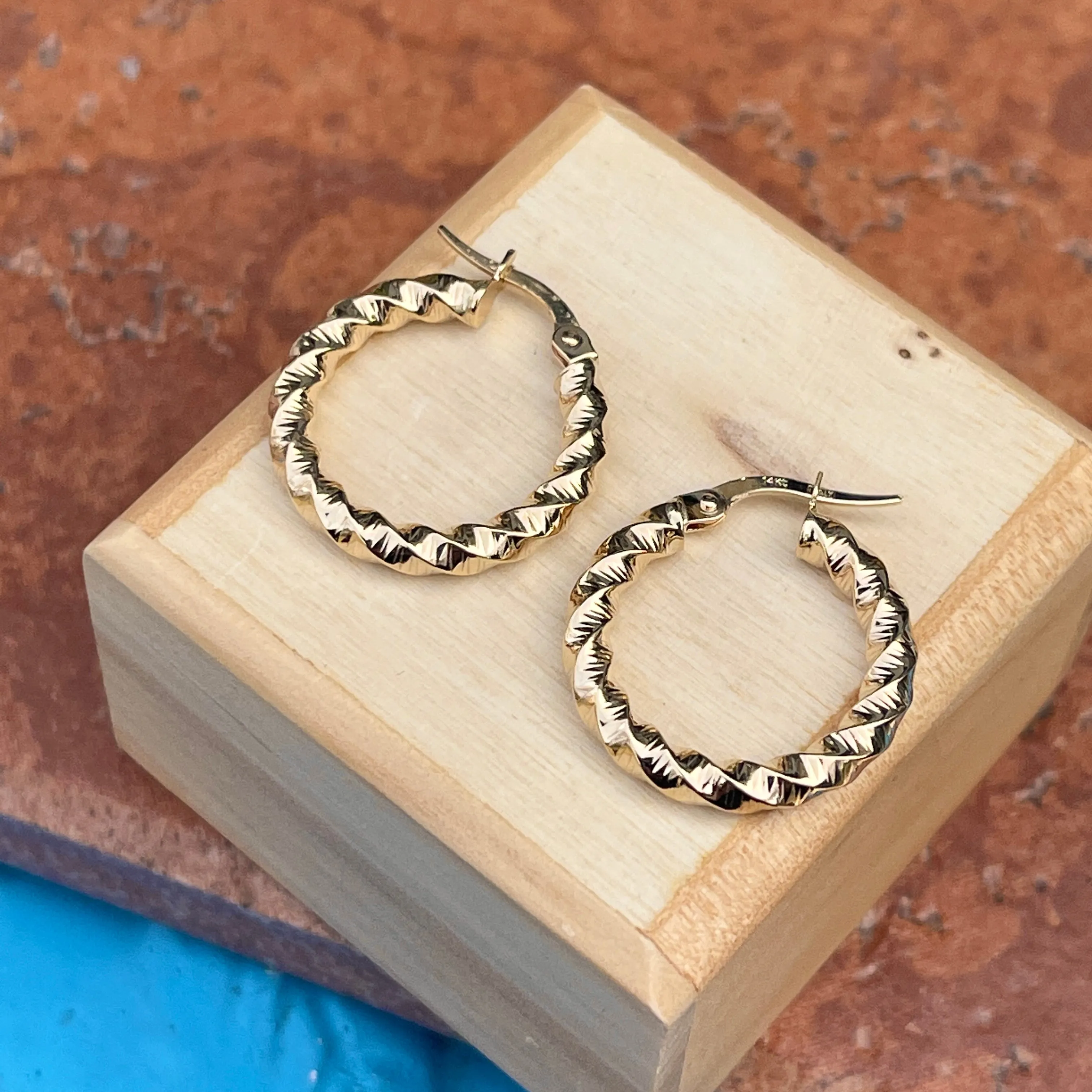 14KT Yellow Gold Polished Twisted 3mm Tube Hoop Earrings 20mm