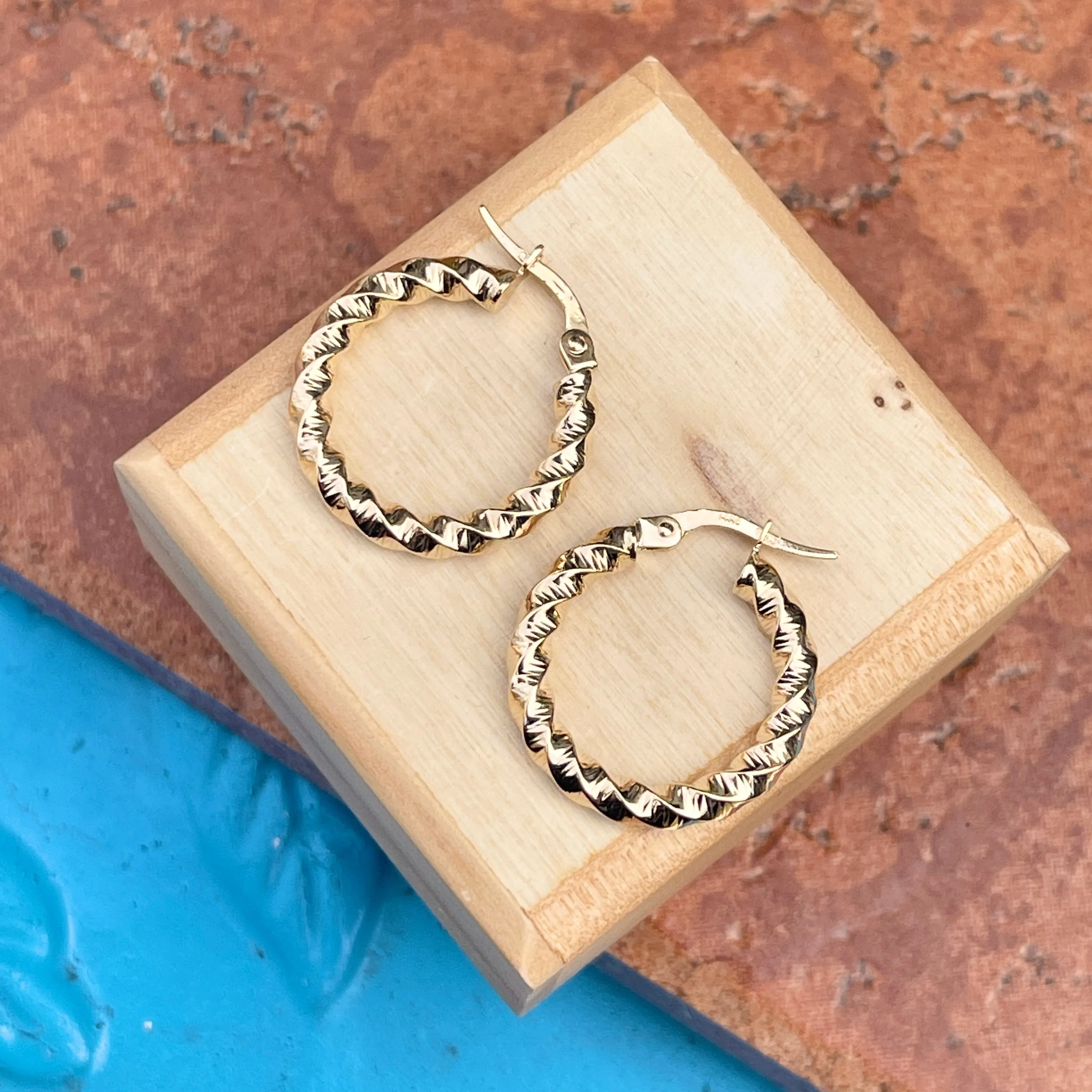 14KT Yellow Gold Polished Twisted 3mm Tube Hoop Earrings 20mm