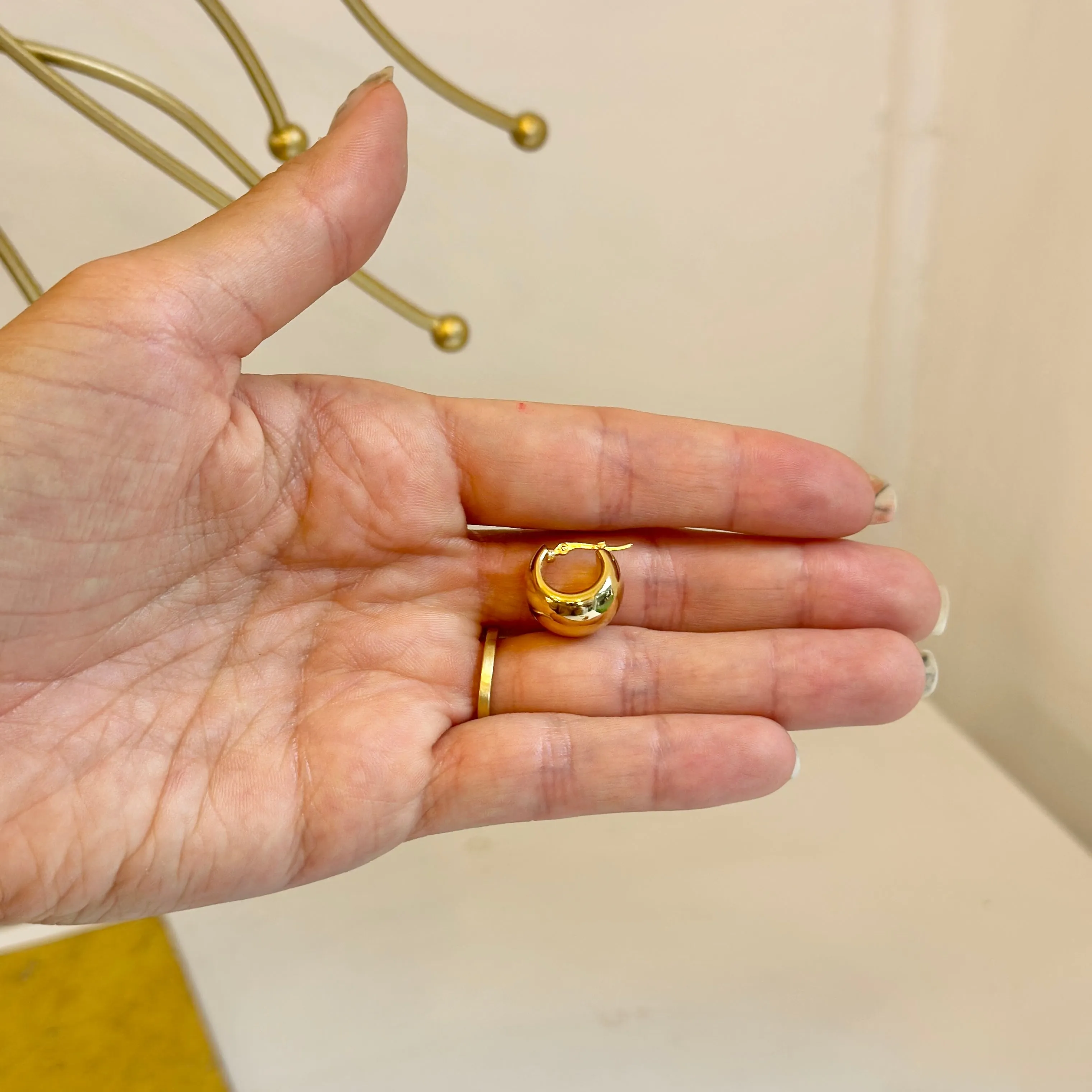 14KT Yellow Gold Tapered Huggie Hoop Earrings 15mm