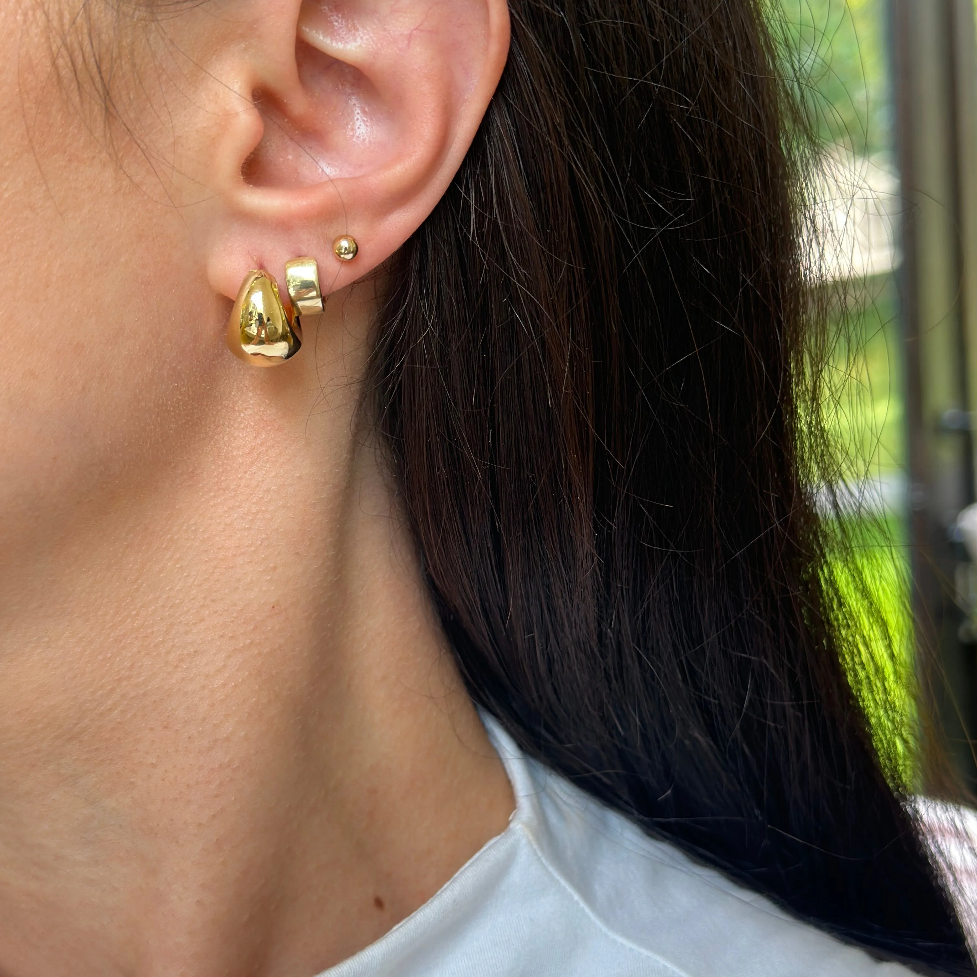 14KT Yellow Gold Tapered Huggie Hoop Earrings 15mm
