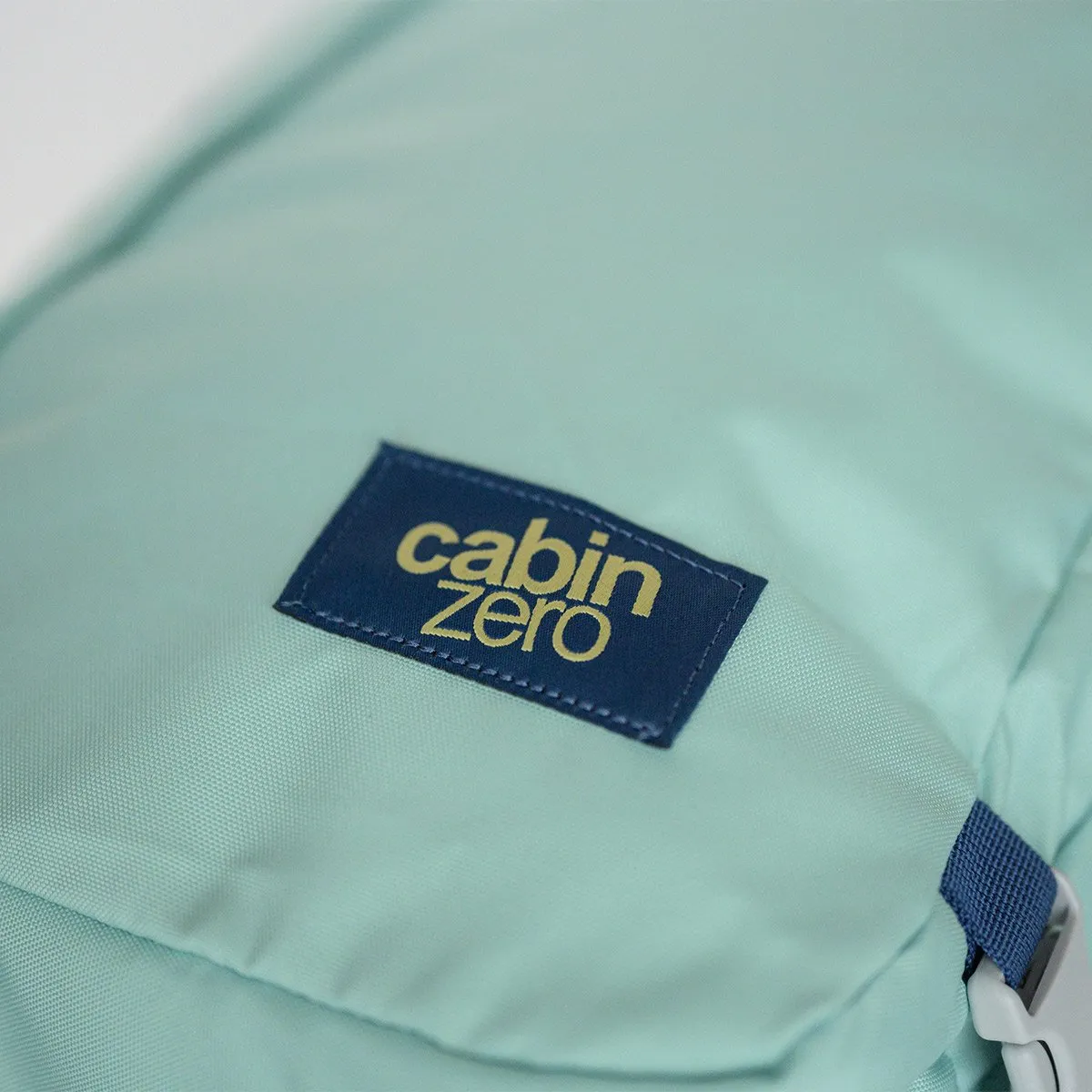 CabinZero Classic 28L (Green Lagoon)