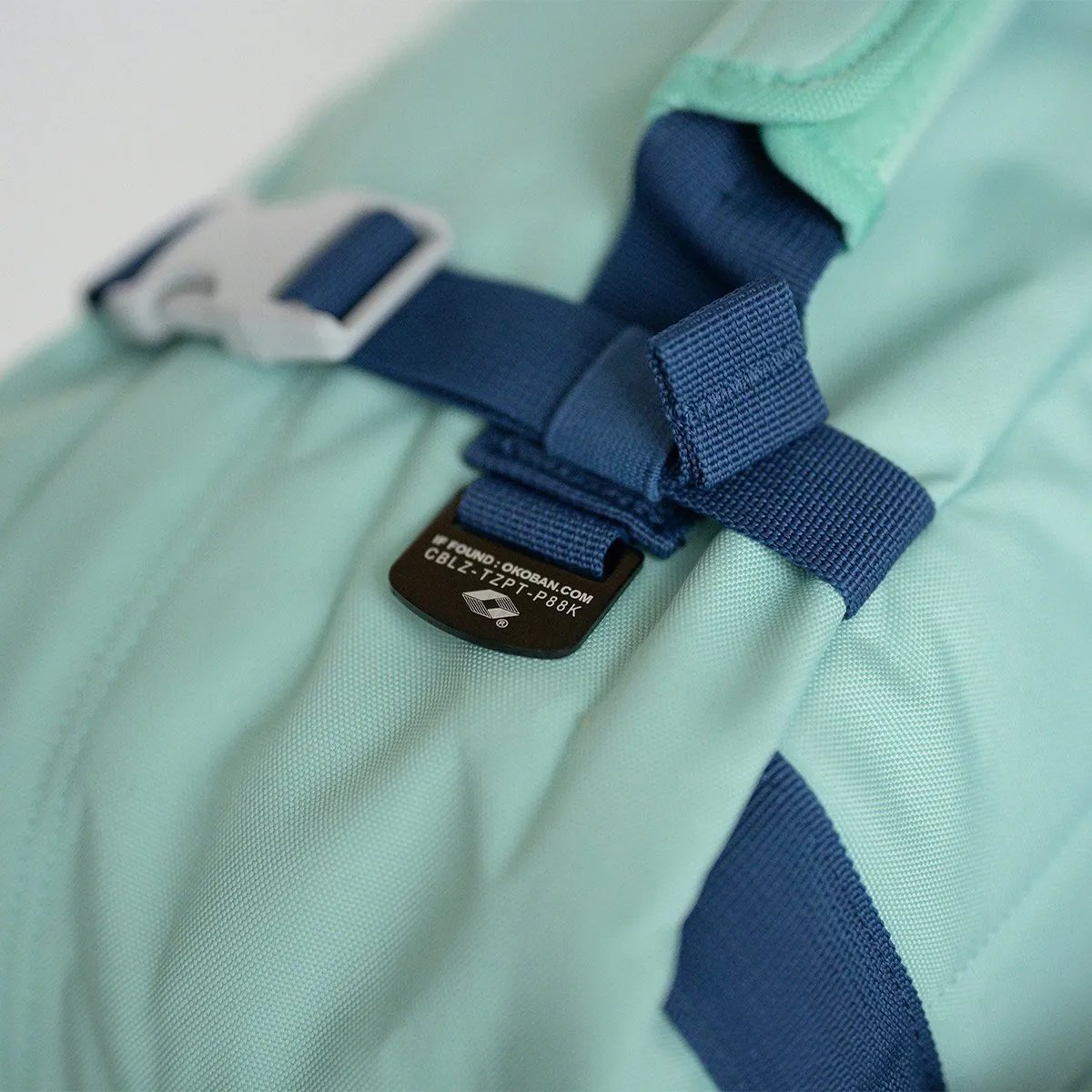 CabinZero Classic 28L (Green Lagoon)
