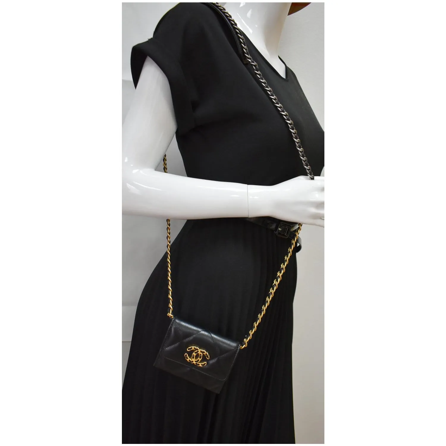 CHANEL 19 Flap Coin Purse Quilted Goatskin Chain Crossbody Bag Black