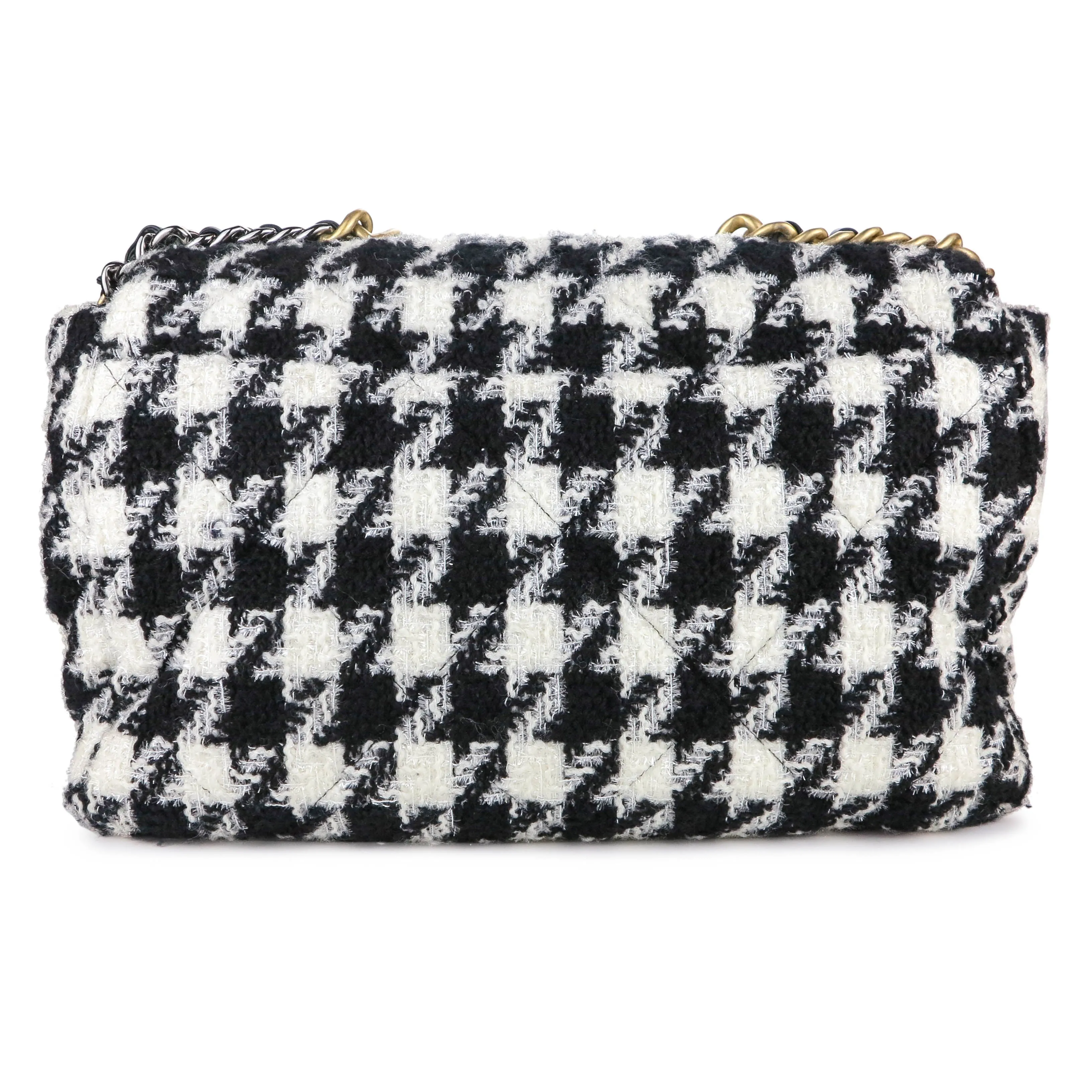 CHANEL 19 Maxi Flap Bag in 19K Houndstooth Tweed Black White