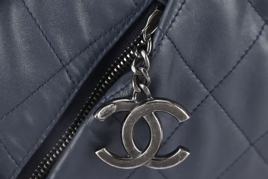 CHANEL PLEATS HOBO BAG (1673xxxx) LARGE BLUE QUILTED CALFSKIN SILVER HARDWARE NO DUST COVER