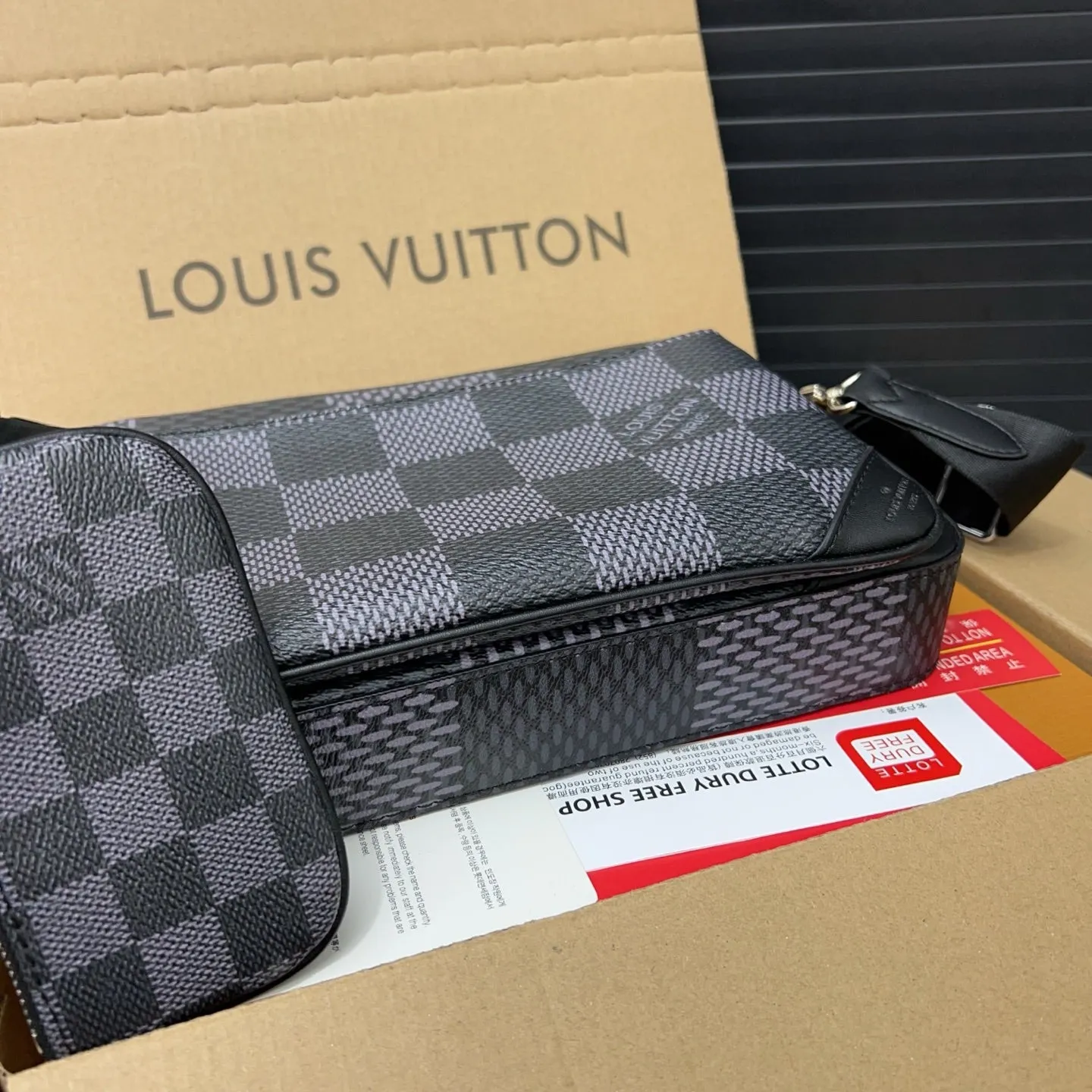Chic plaid crossbody bag