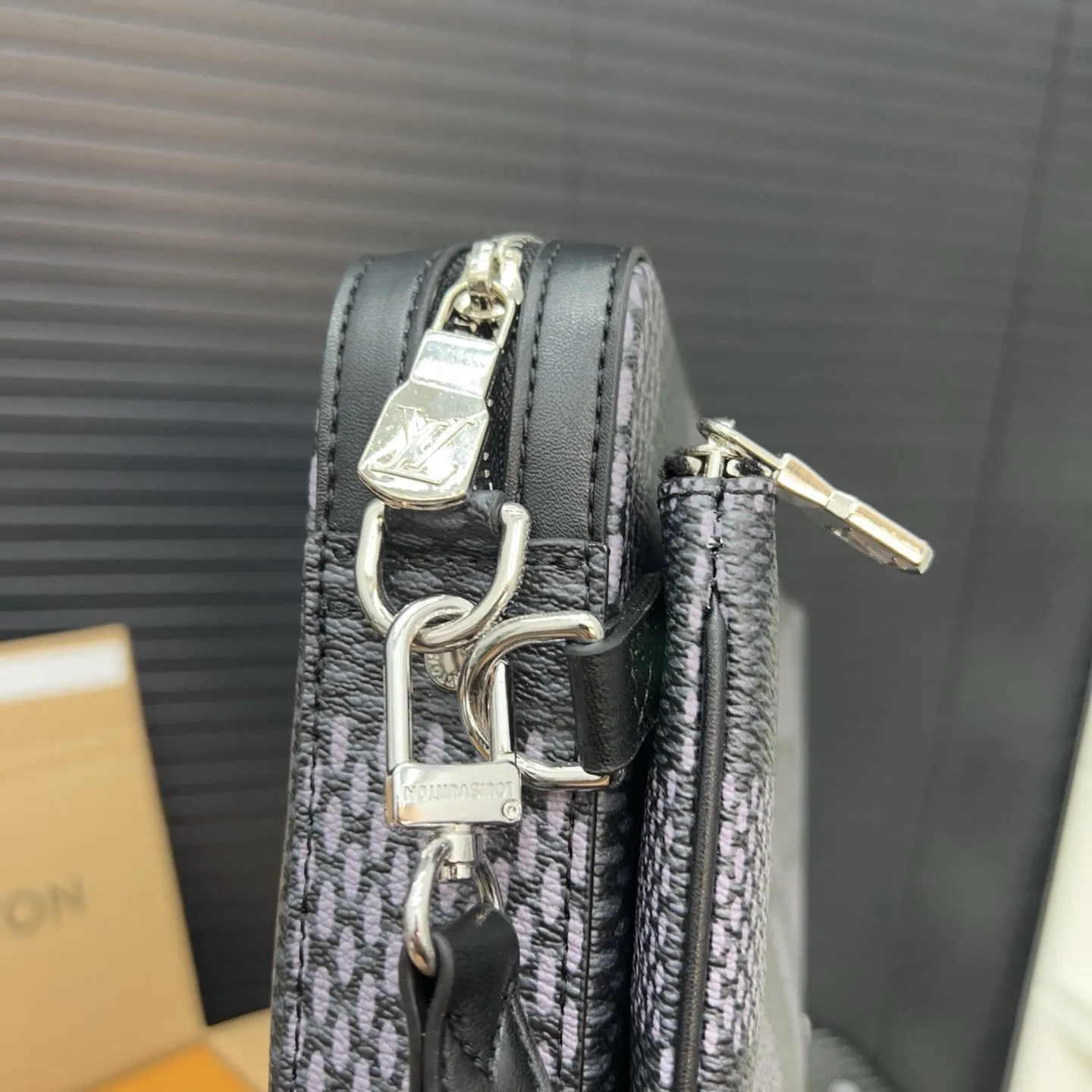Chic plaid crossbody bag
