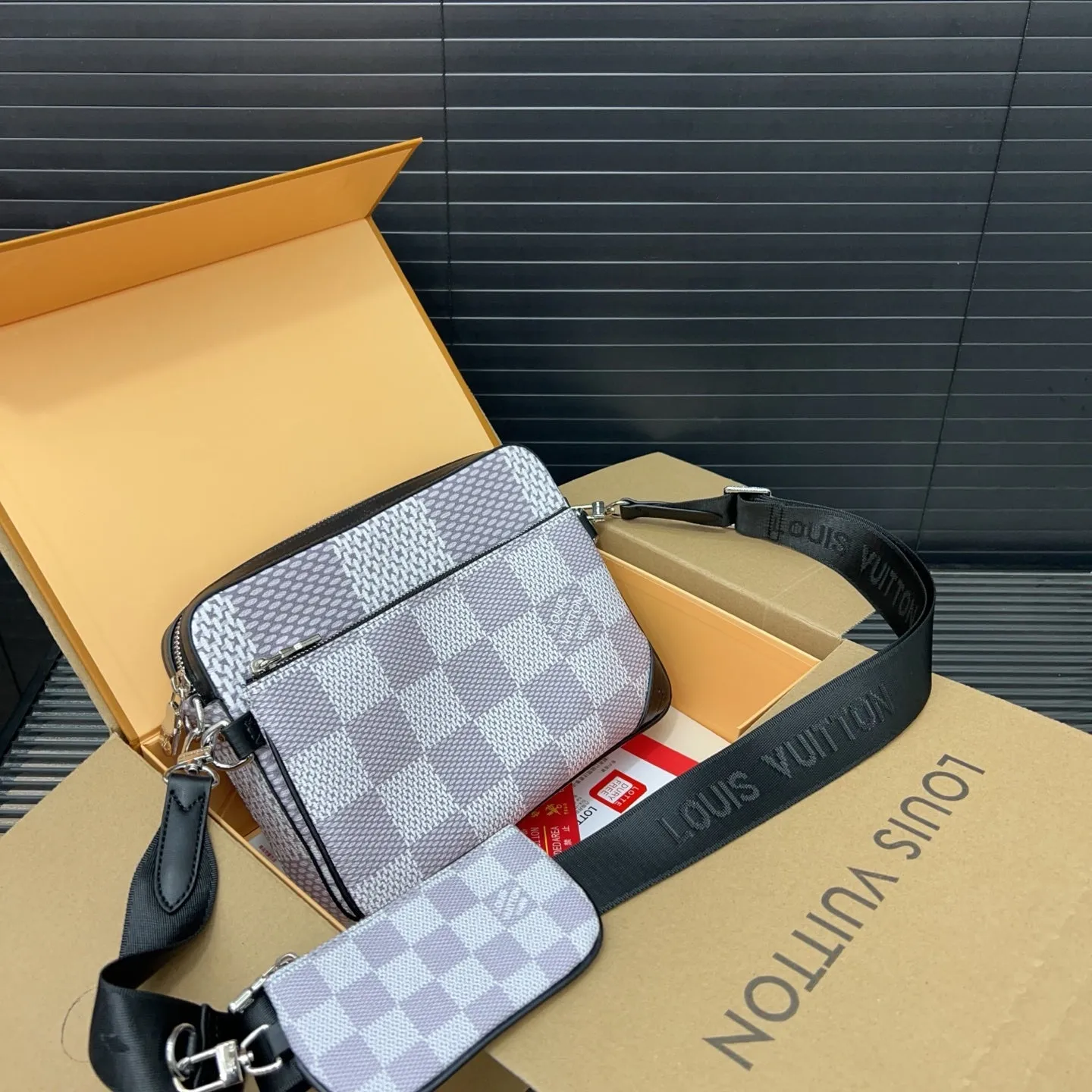 Chic plaid crossbody bag