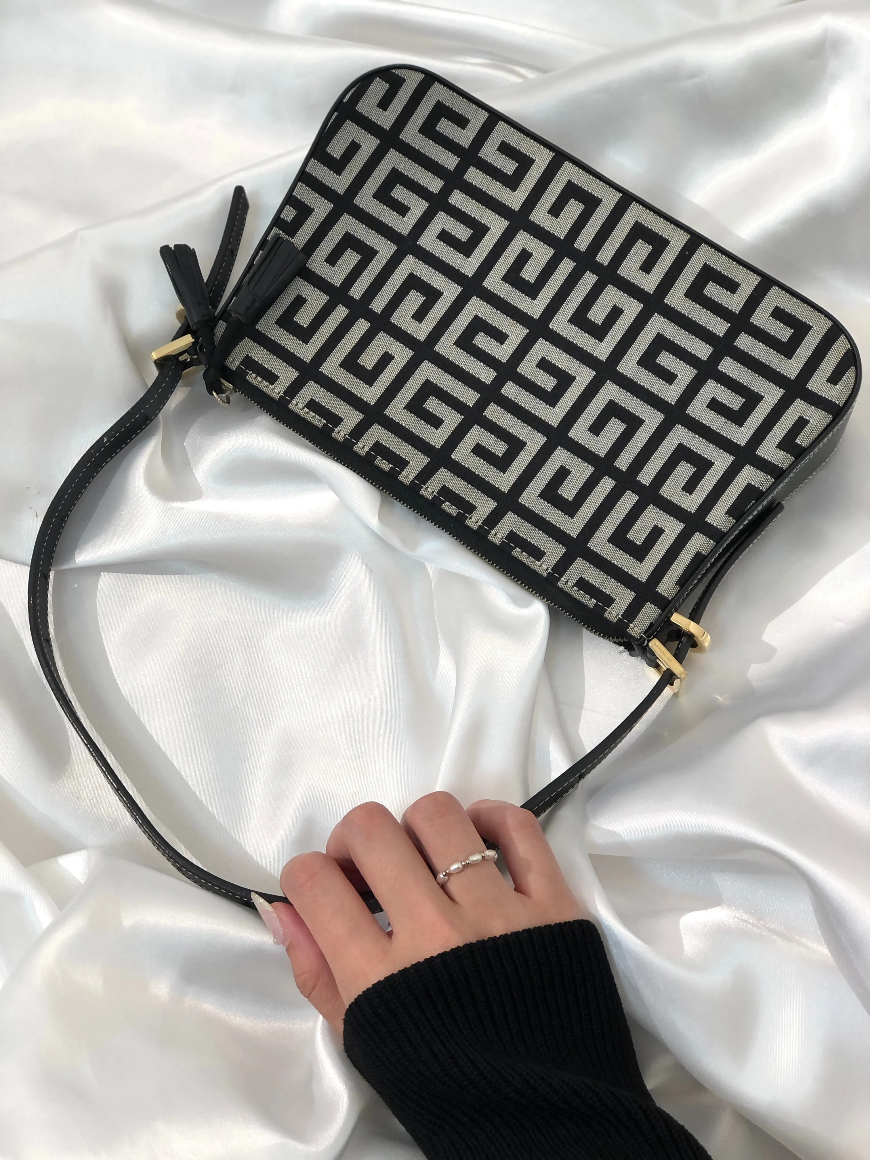 GIVENCHY Monogram Logo Canvas Hobo bag Handbag Black Vintage Old 3yxbf7