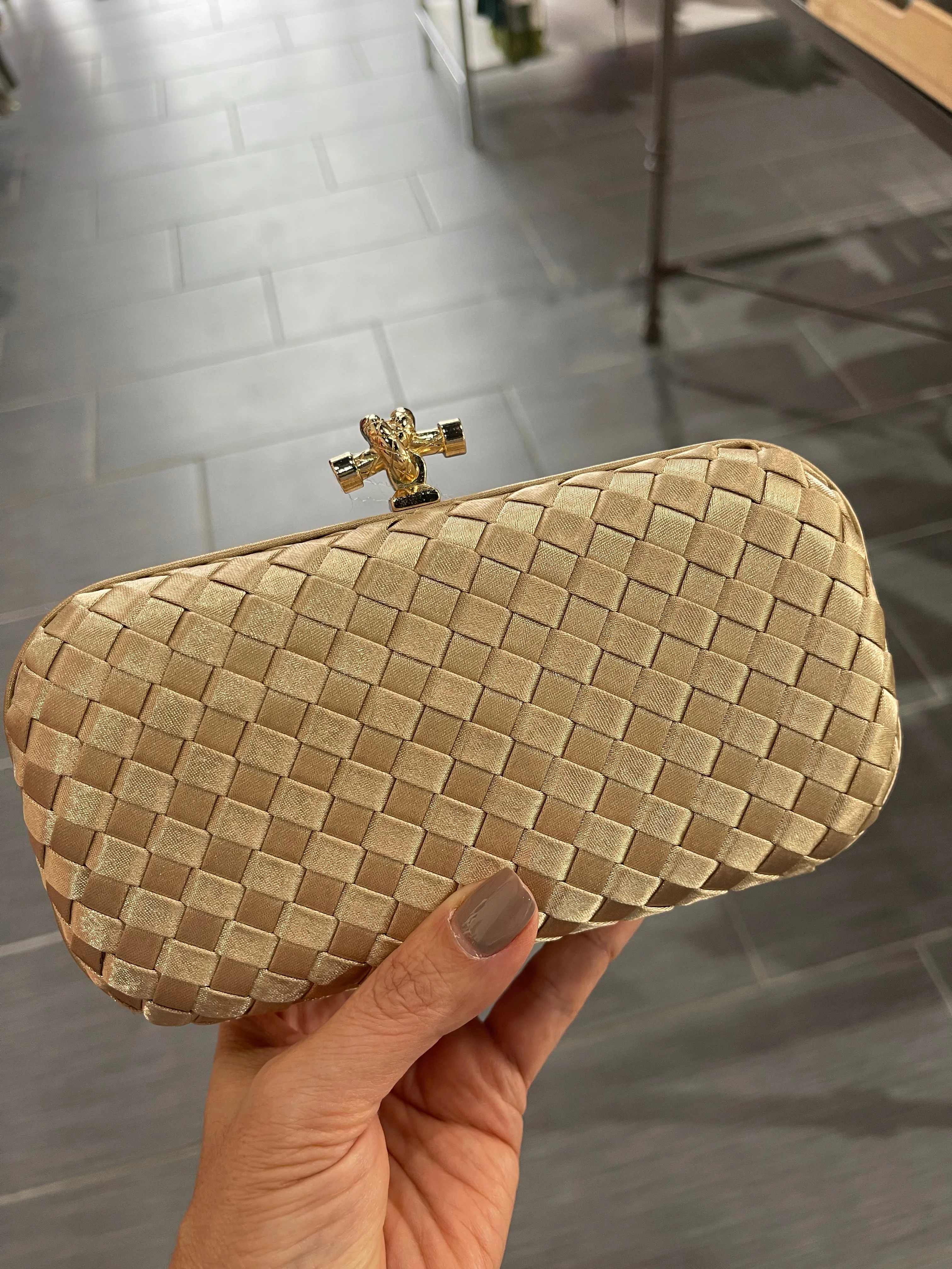 Knot Clutch