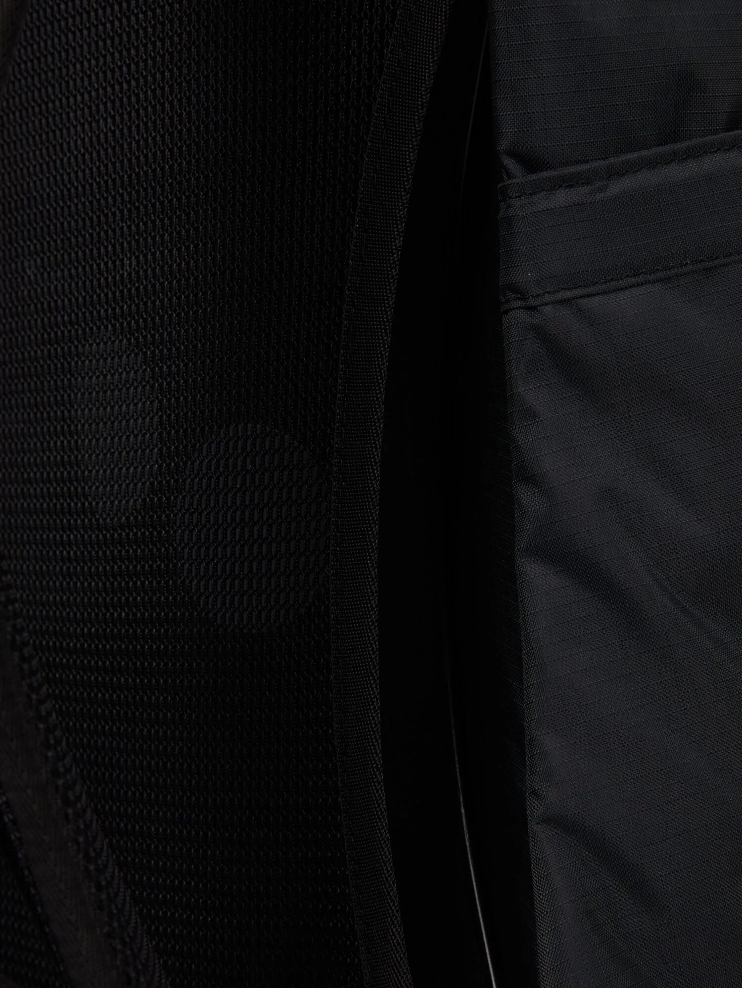 Komut Large - Pure Black