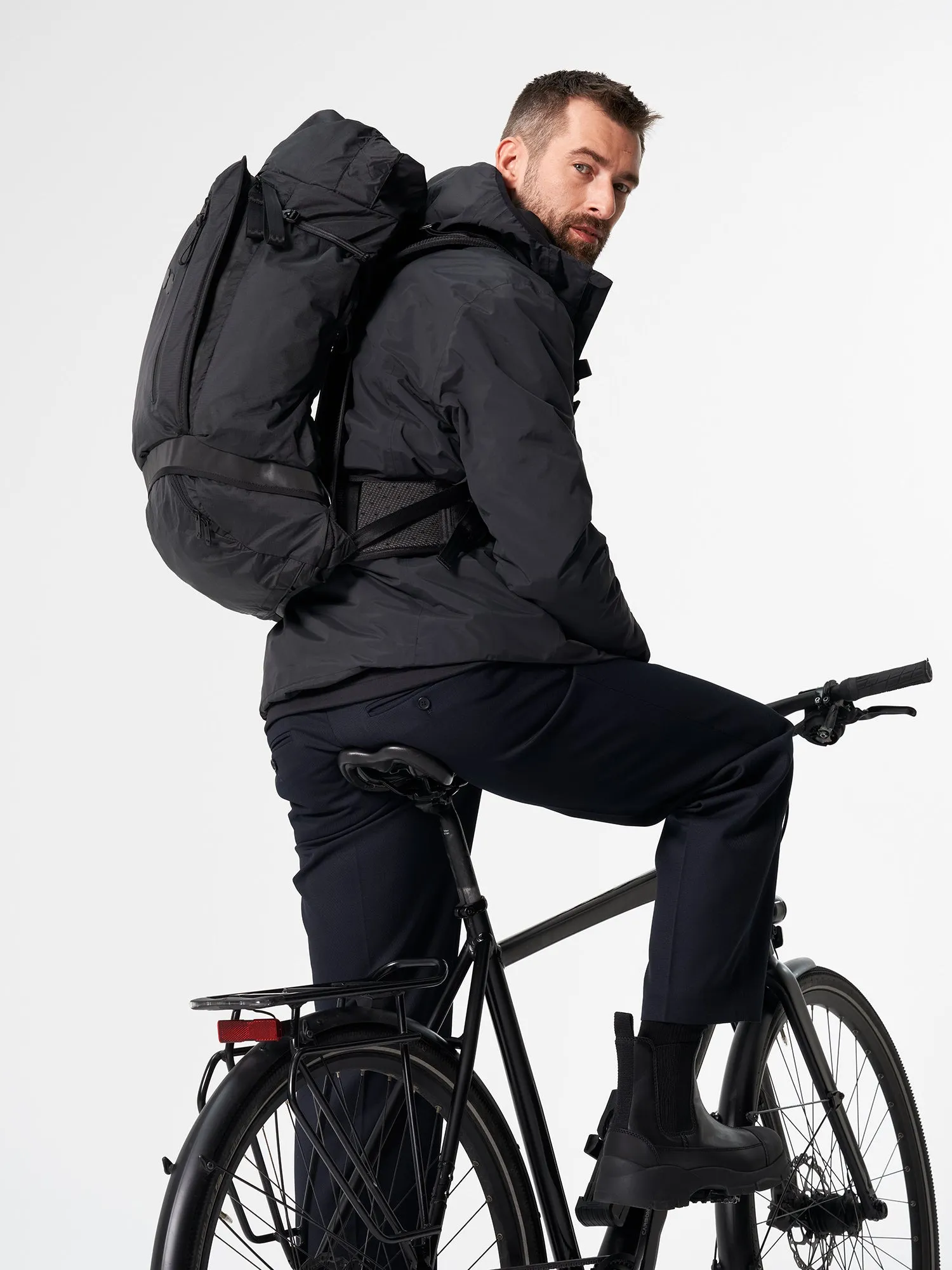 Komut Large - Pure Black