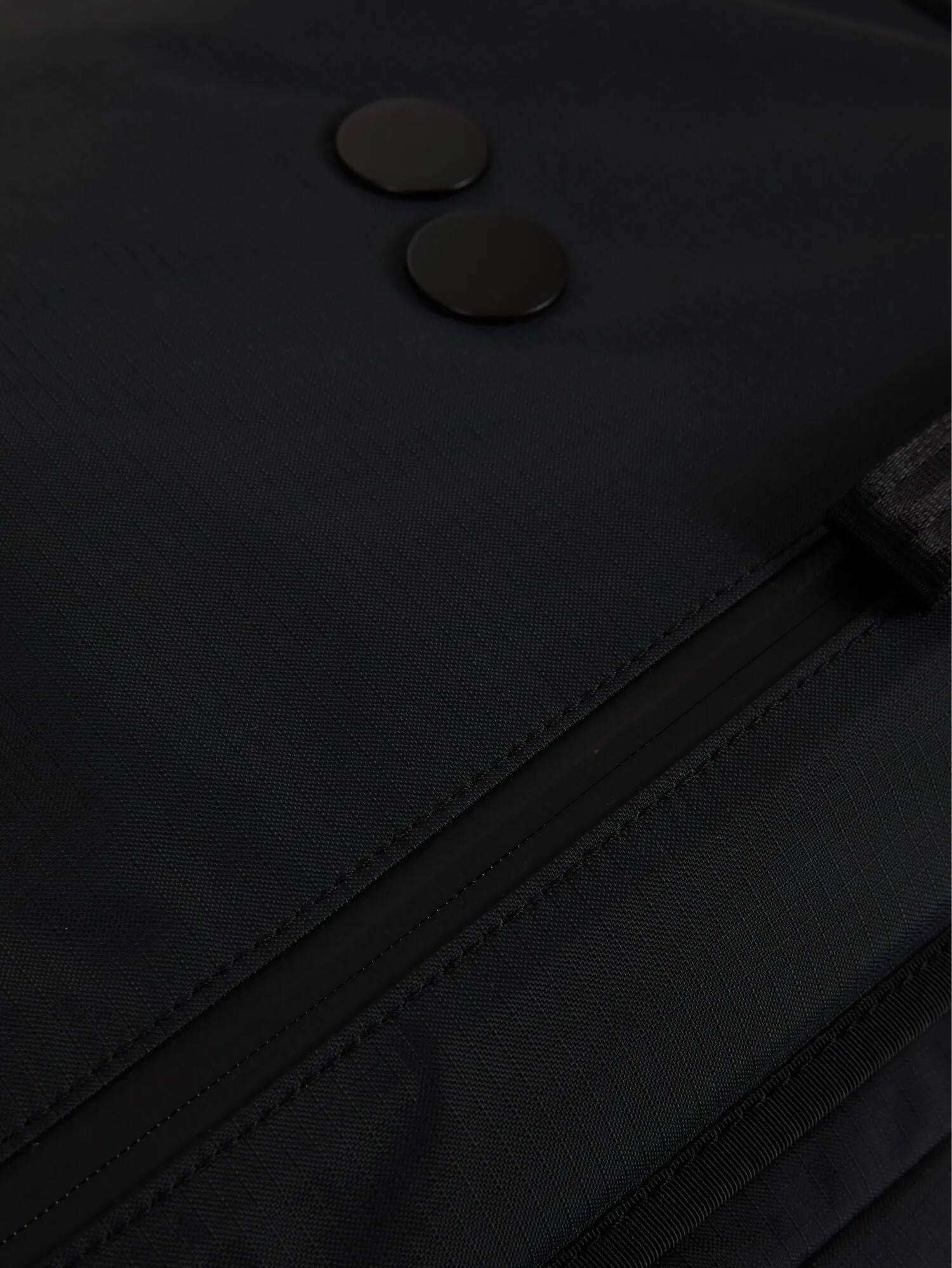 Komut Large - Pure Black