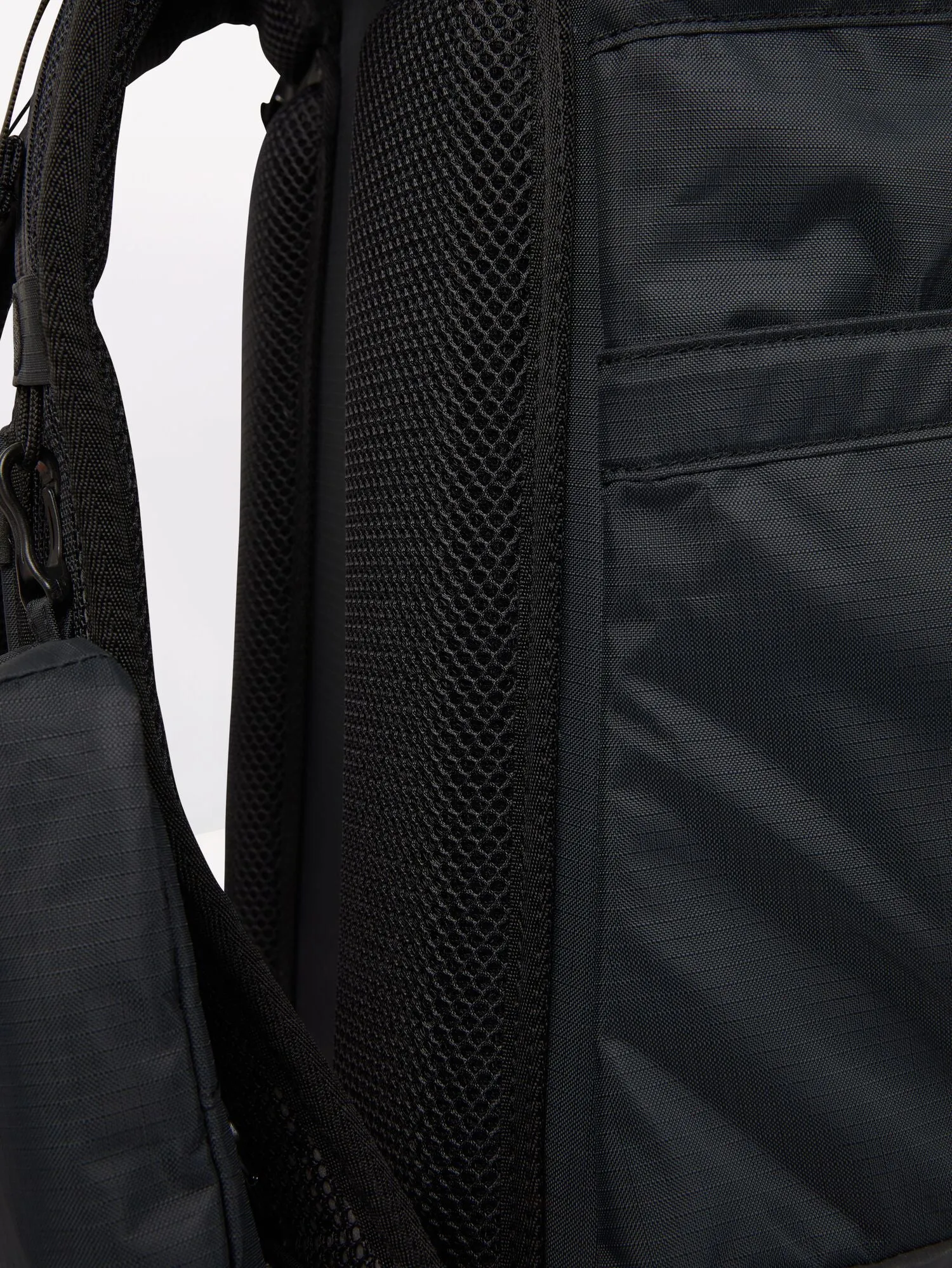 Komut Medium - Pure Black