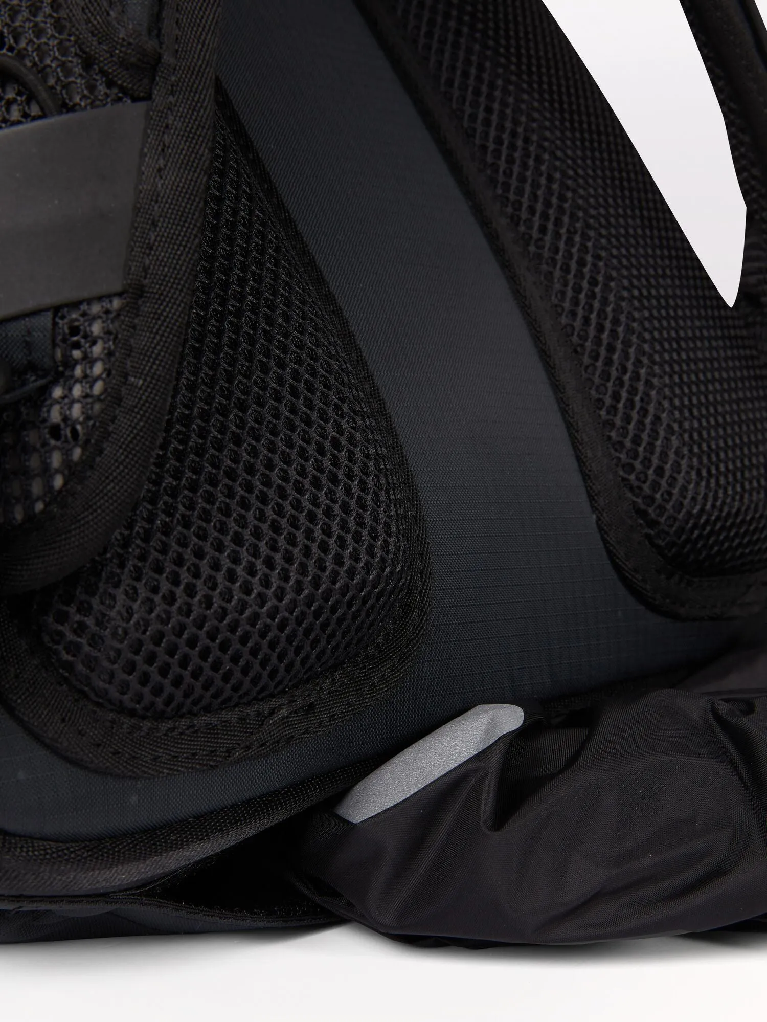 Komut Medium - Pure Black