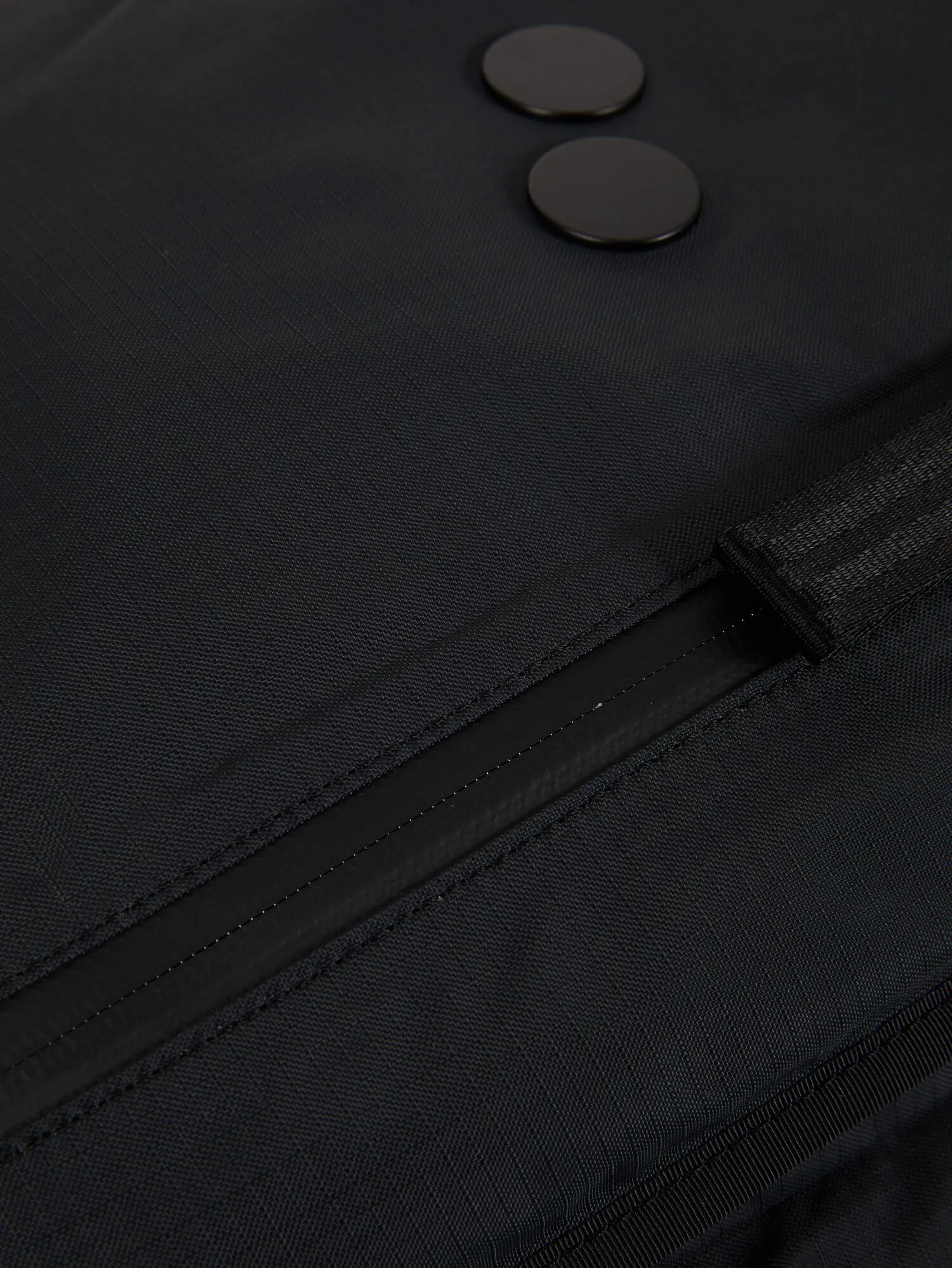 Komut Medium - Pure Black