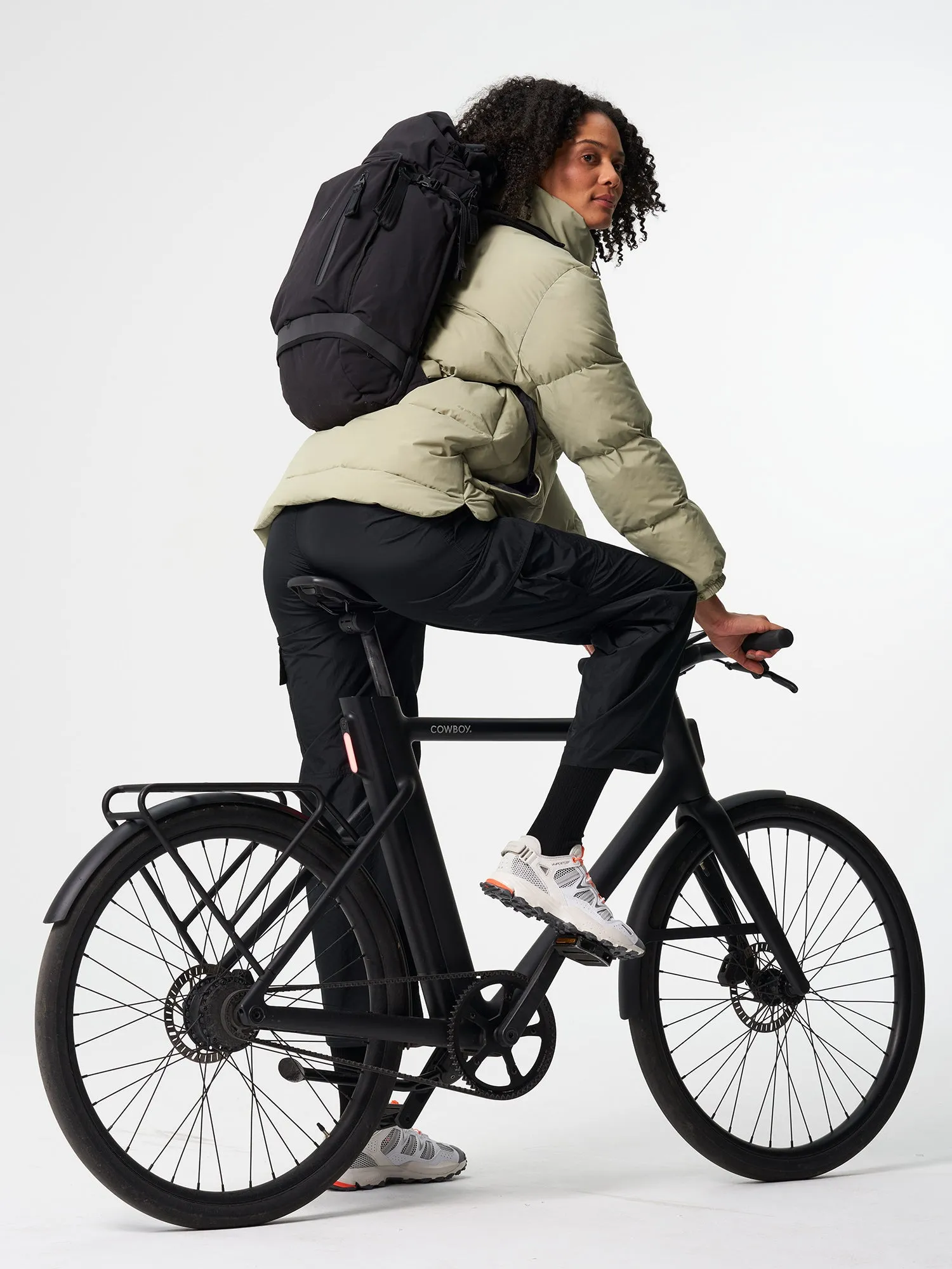 Komut Medium - Solid Black