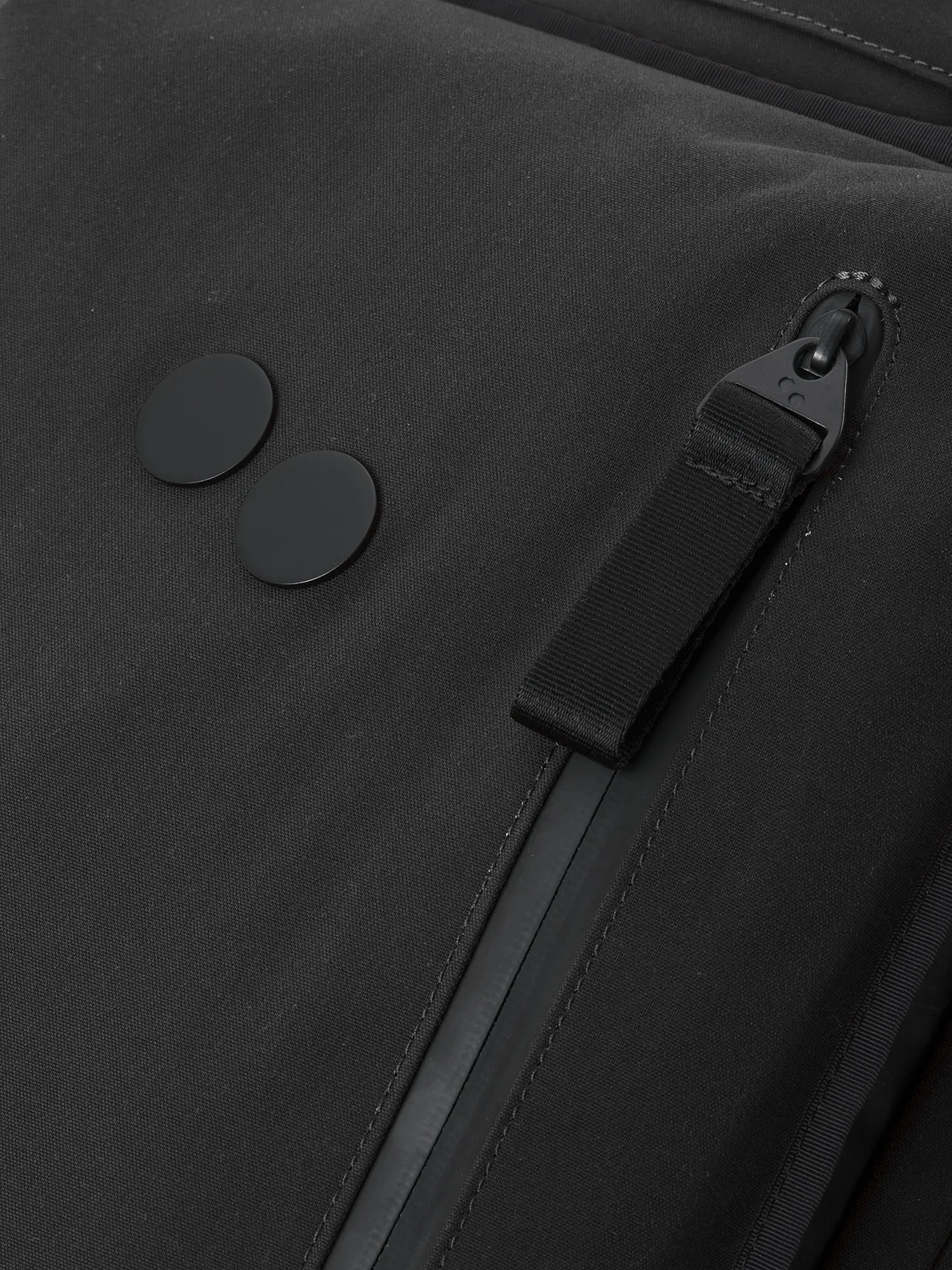 Komut Medium - Solid Black
