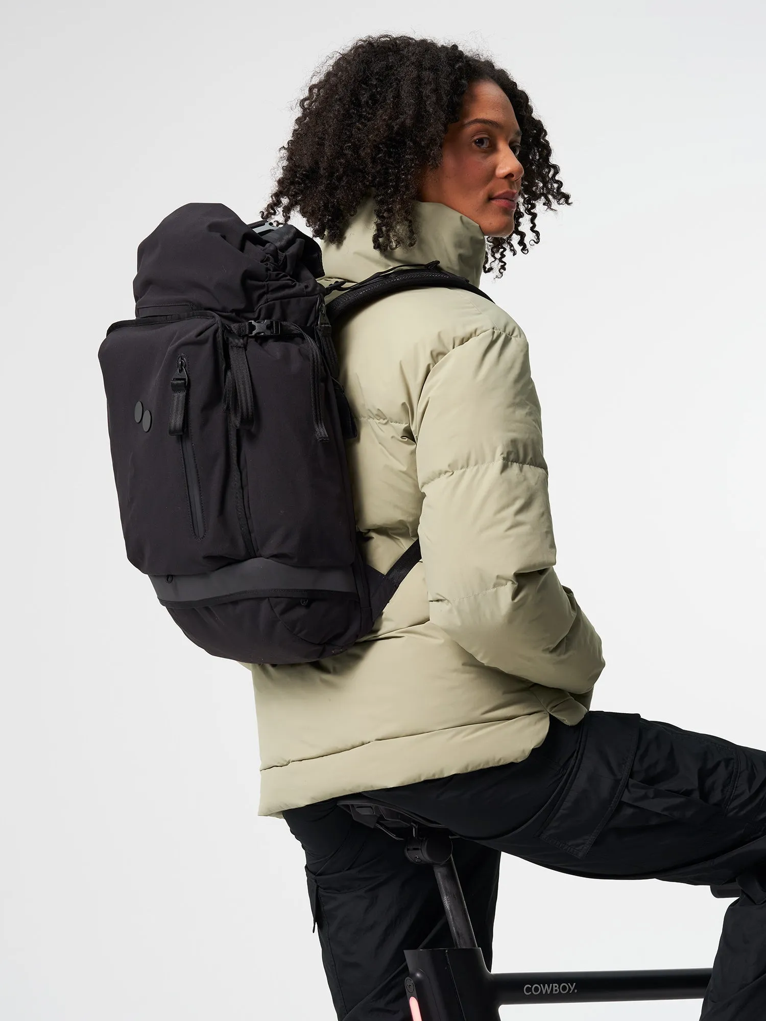 Komut Medium - Solid Black