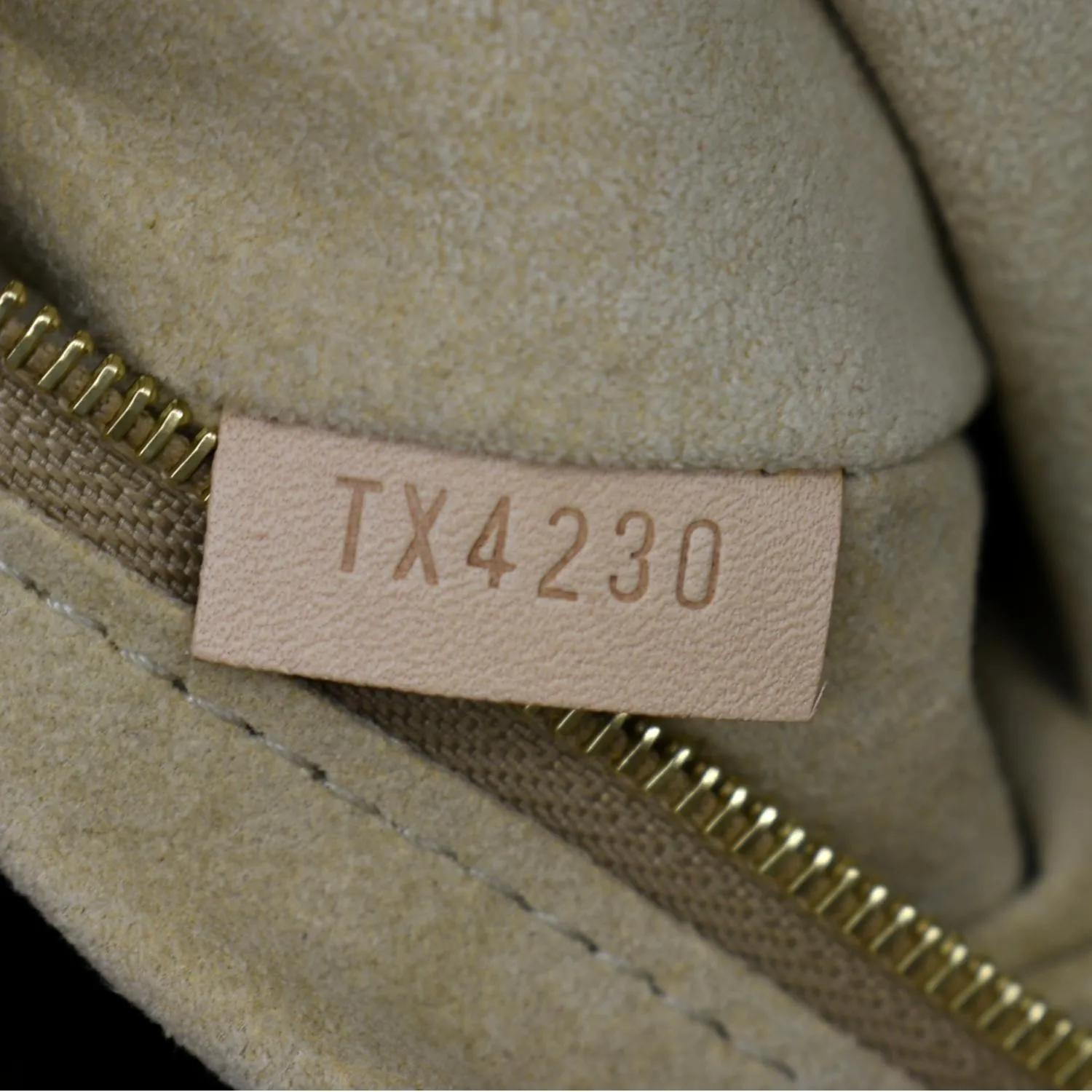 LOUIS VUITTON Artsy MM NM Monogram Canvas Hobo Bag Brown