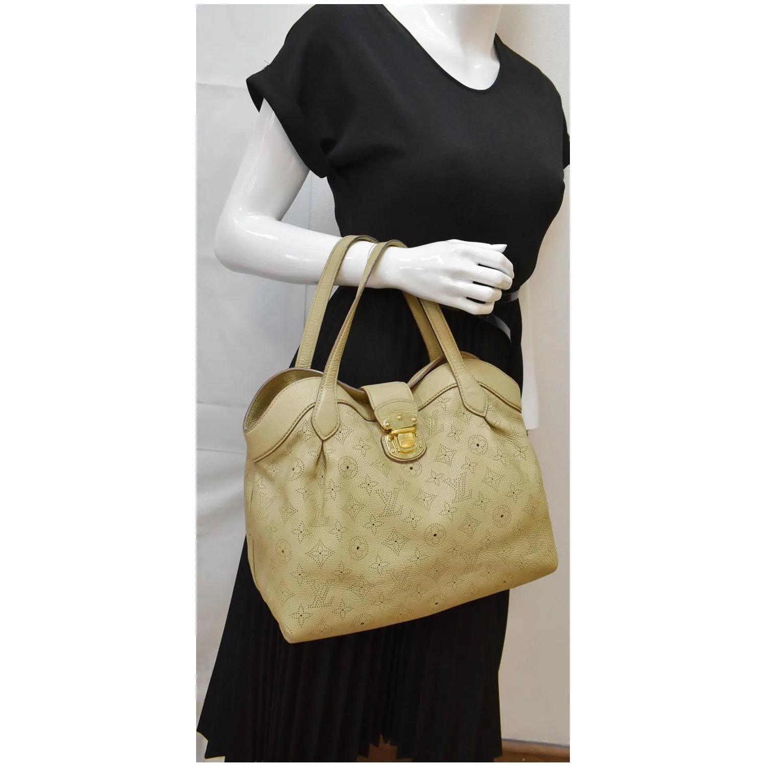 LOUIS VUITTON Cirrus PM Mahina Leather Hobo Bag Beige - 20% OFF