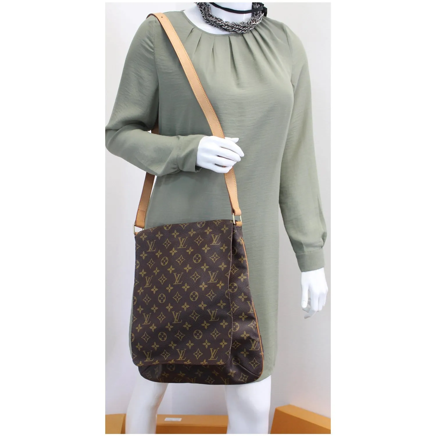LOUIS VUITTON Musette Salsa GM Monogram Canvas Crossbody Shoulder Bag Brown