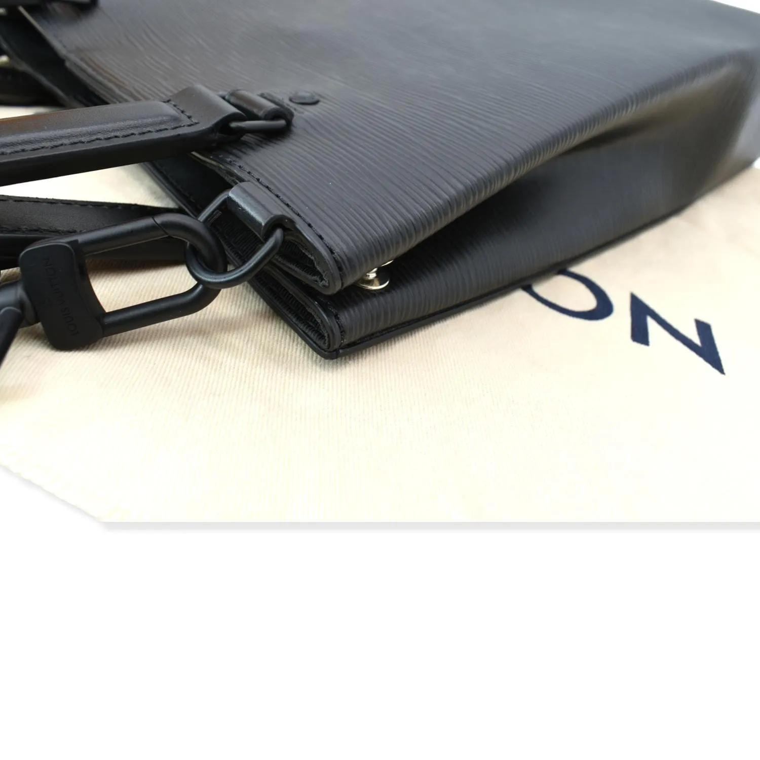 LOUIS VUITTON Petit Sac Plat Epi Leather Crossbody Bag Black