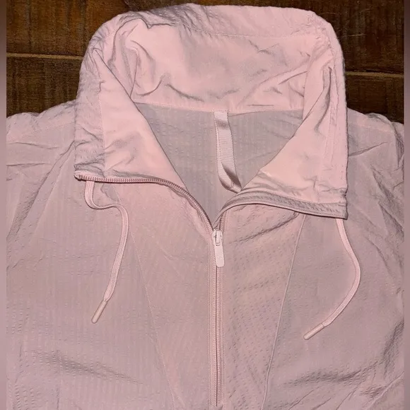 Lululemon Pack Light Pullover windbreaker *PackablePorcelain Pink size 10