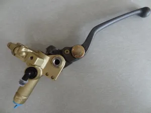 MASTER CYL & LEVER (01605540) (#01605540)