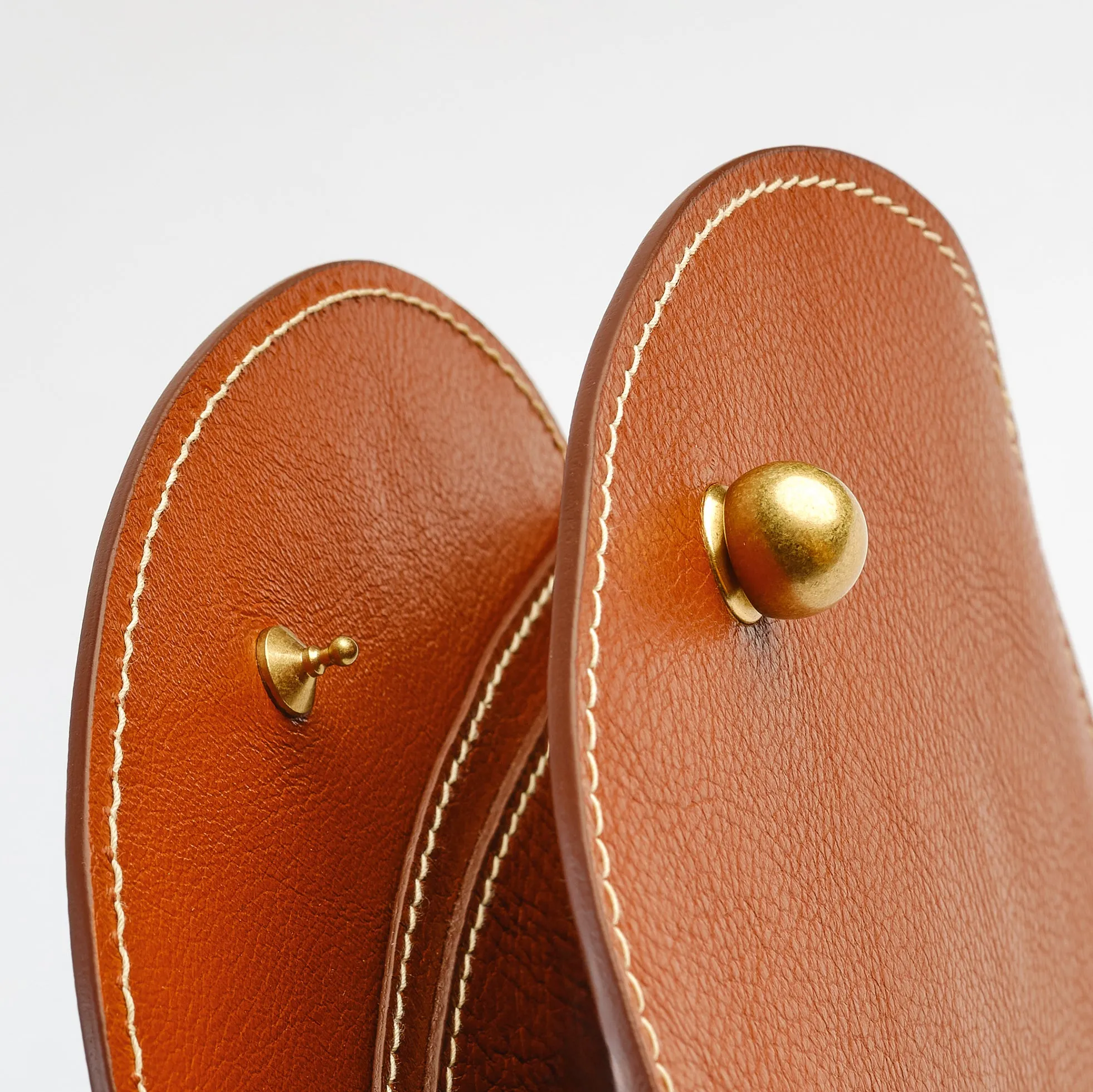 Mini Eggi in Leather Brown