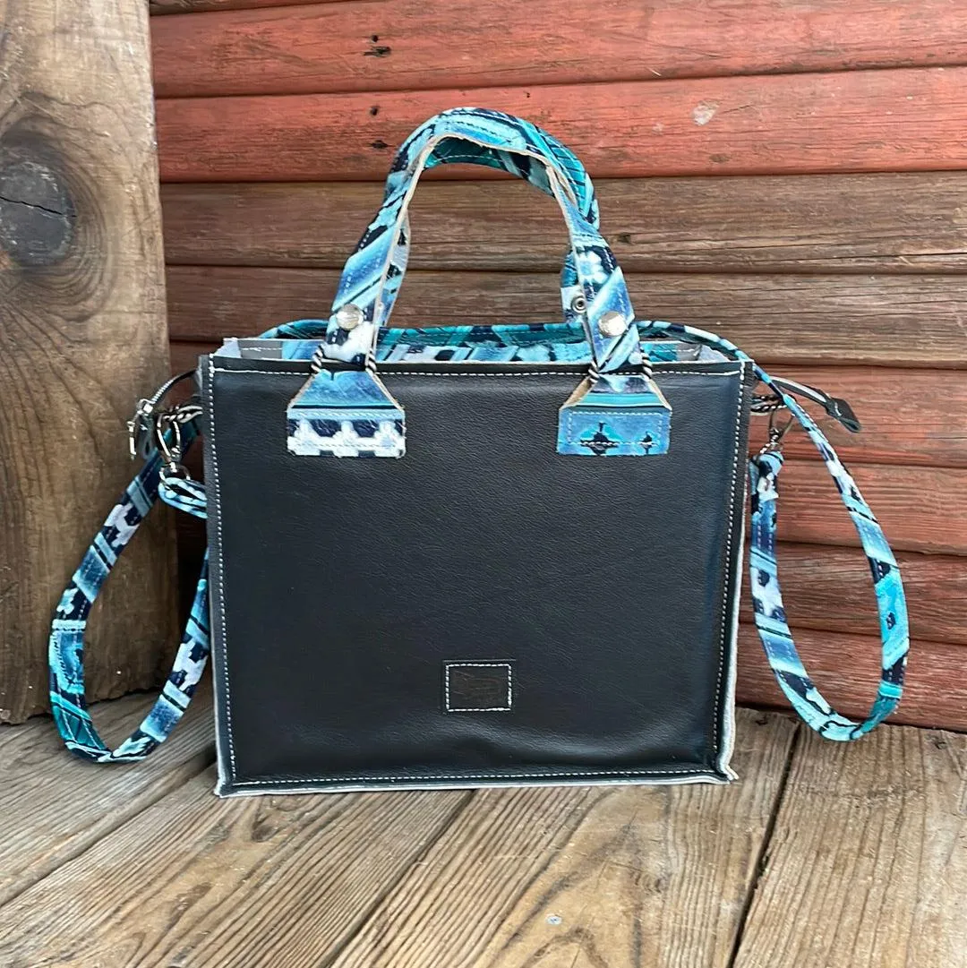 Minnie Pearl - Salt/Pepper w/ Glacier Park Navajo
