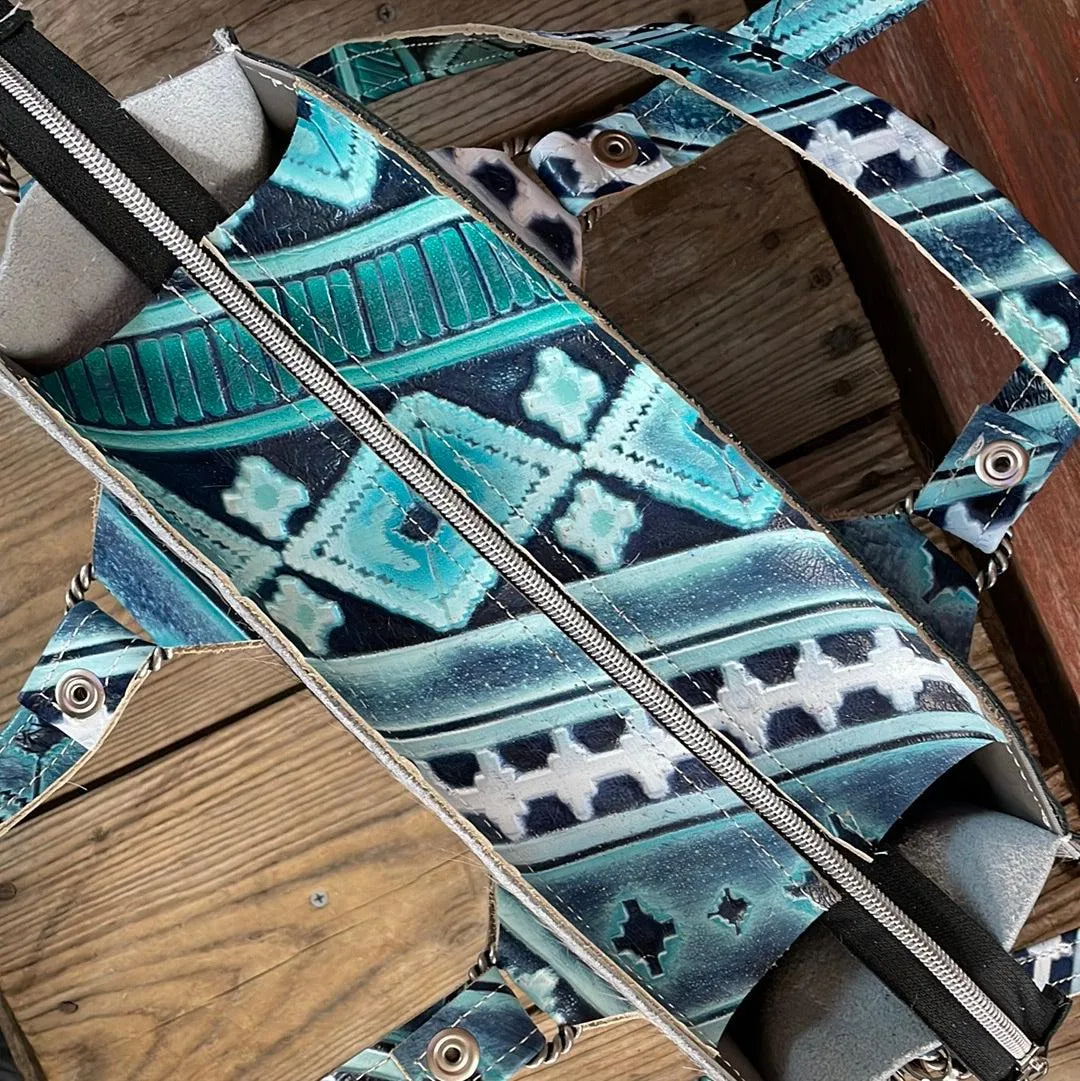 Minnie Pearl - Salt/Pepper w/ Glacier Park Navajo