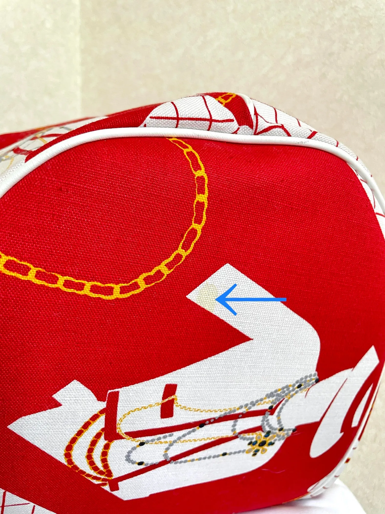 MINT. Vintage CHANEL red and white canvas large hobo shoulder bag with supermodel print and CC charm. Mademoiselle. 0407231