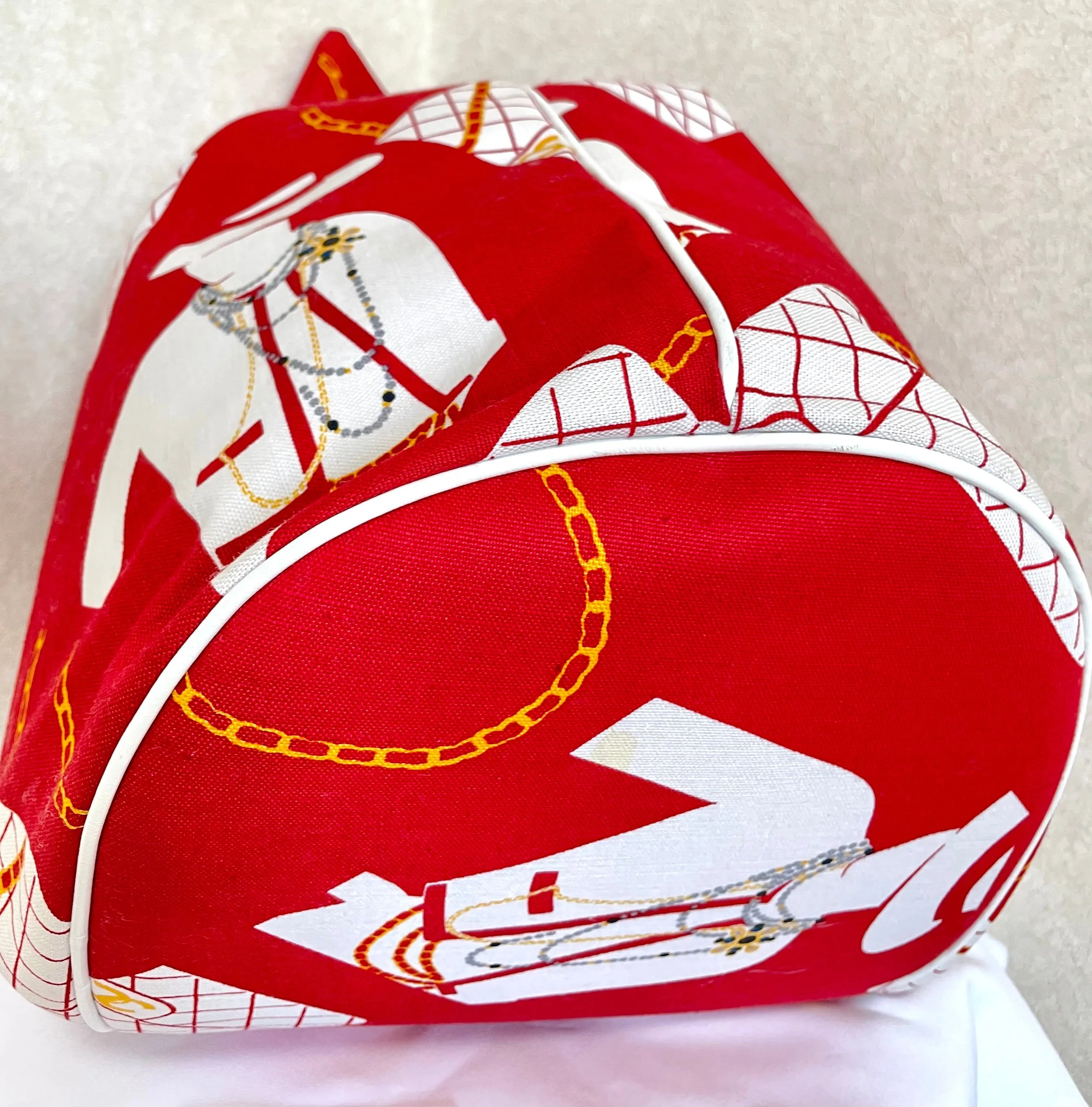MINT. Vintage CHANEL red and white canvas large hobo shoulder bag with supermodel print and CC charm. Mademoiselle. 0407231