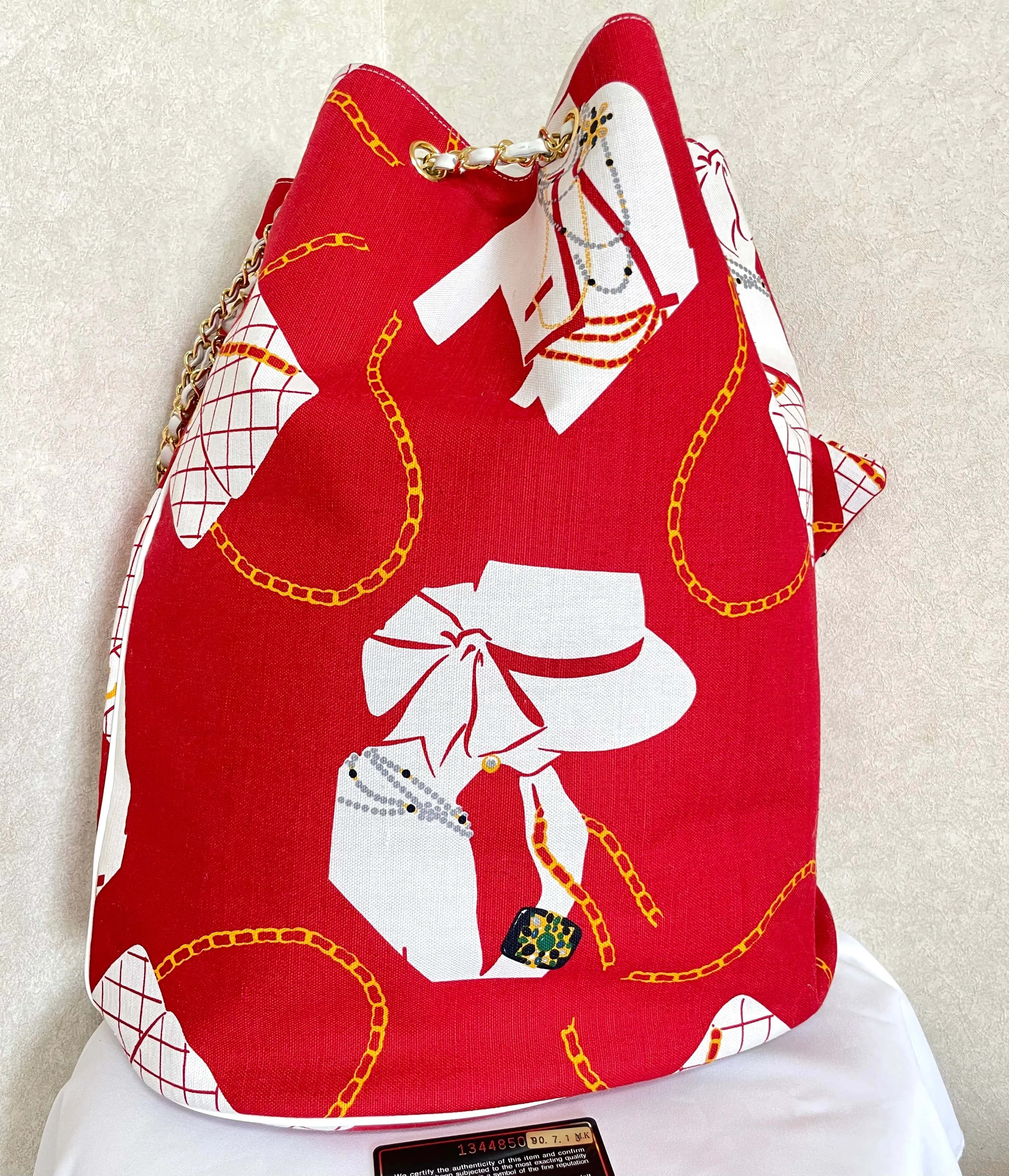 MINT. Vintage CHANEL red and white canvas large hobo shoulder bag with supermodel print and CC charm. Mademoiselle. 0407231