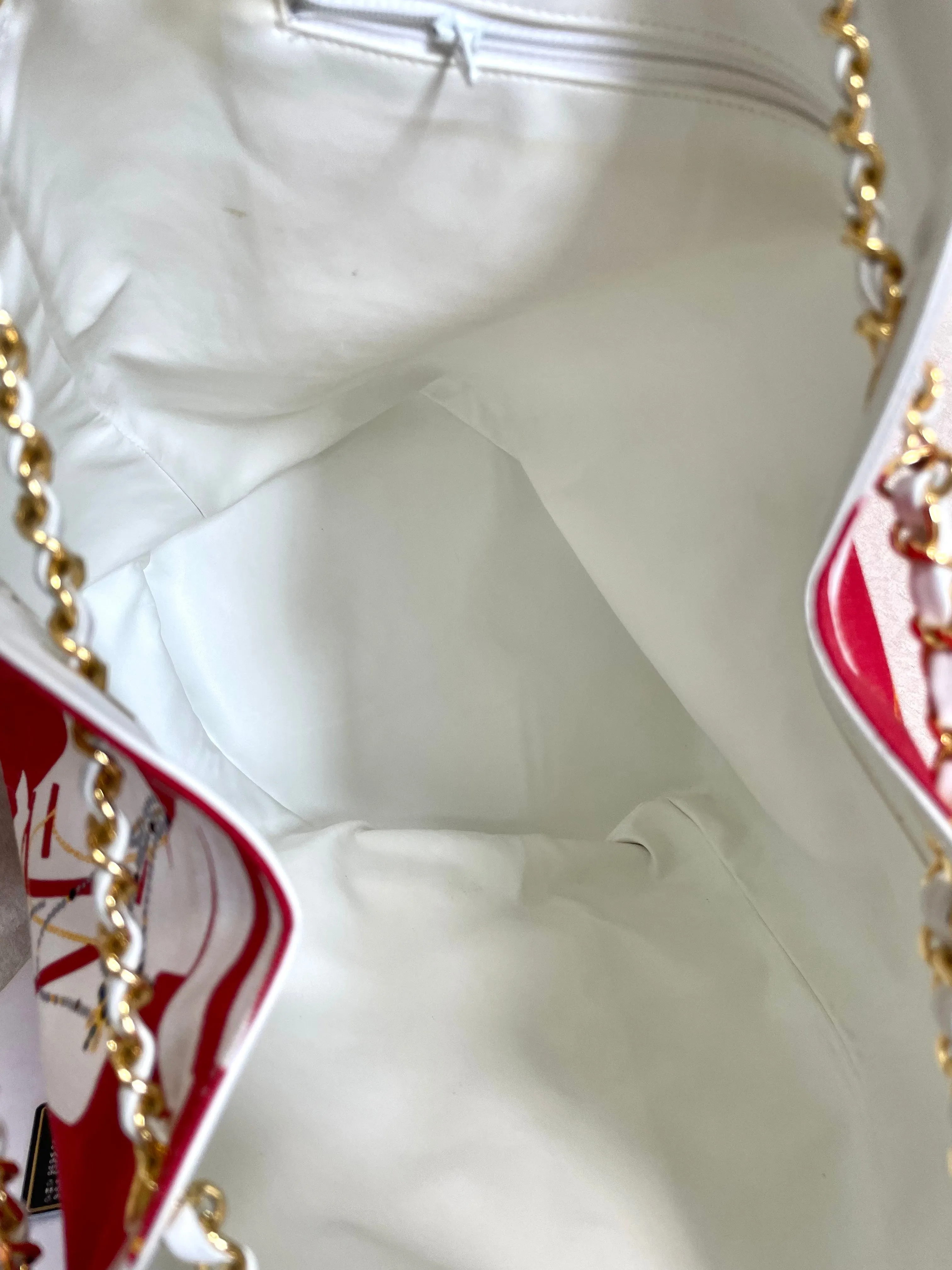 MINT. Vintage CHANEL red and white canvas large hobo shoulder bag with supermodel print and CC charm. Mademoiselle. 0407231