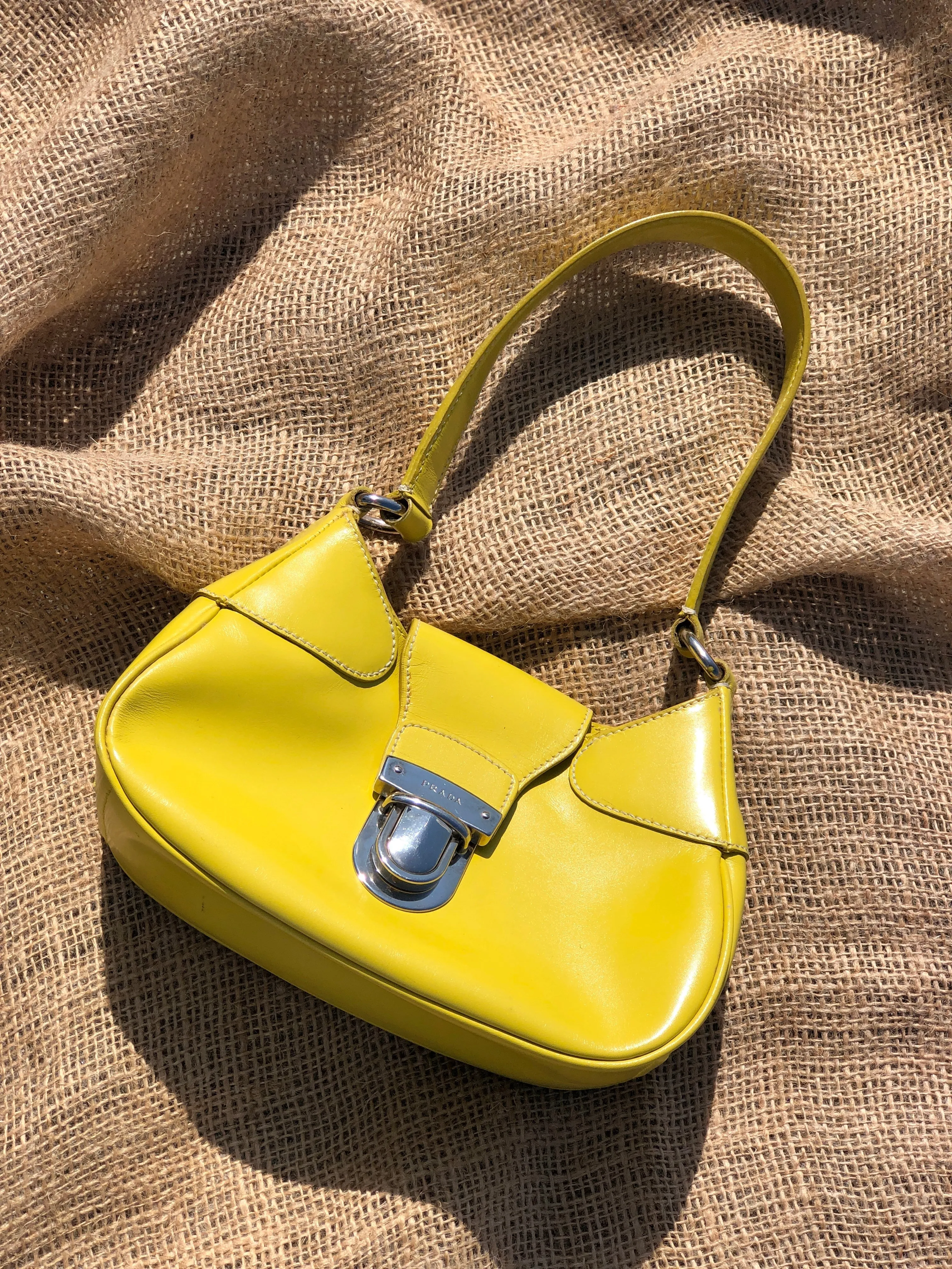 PRADA Logo Metal Clasp Push Lock Shoulder bag Hobo bag Yellow Vintage 3rzmgz