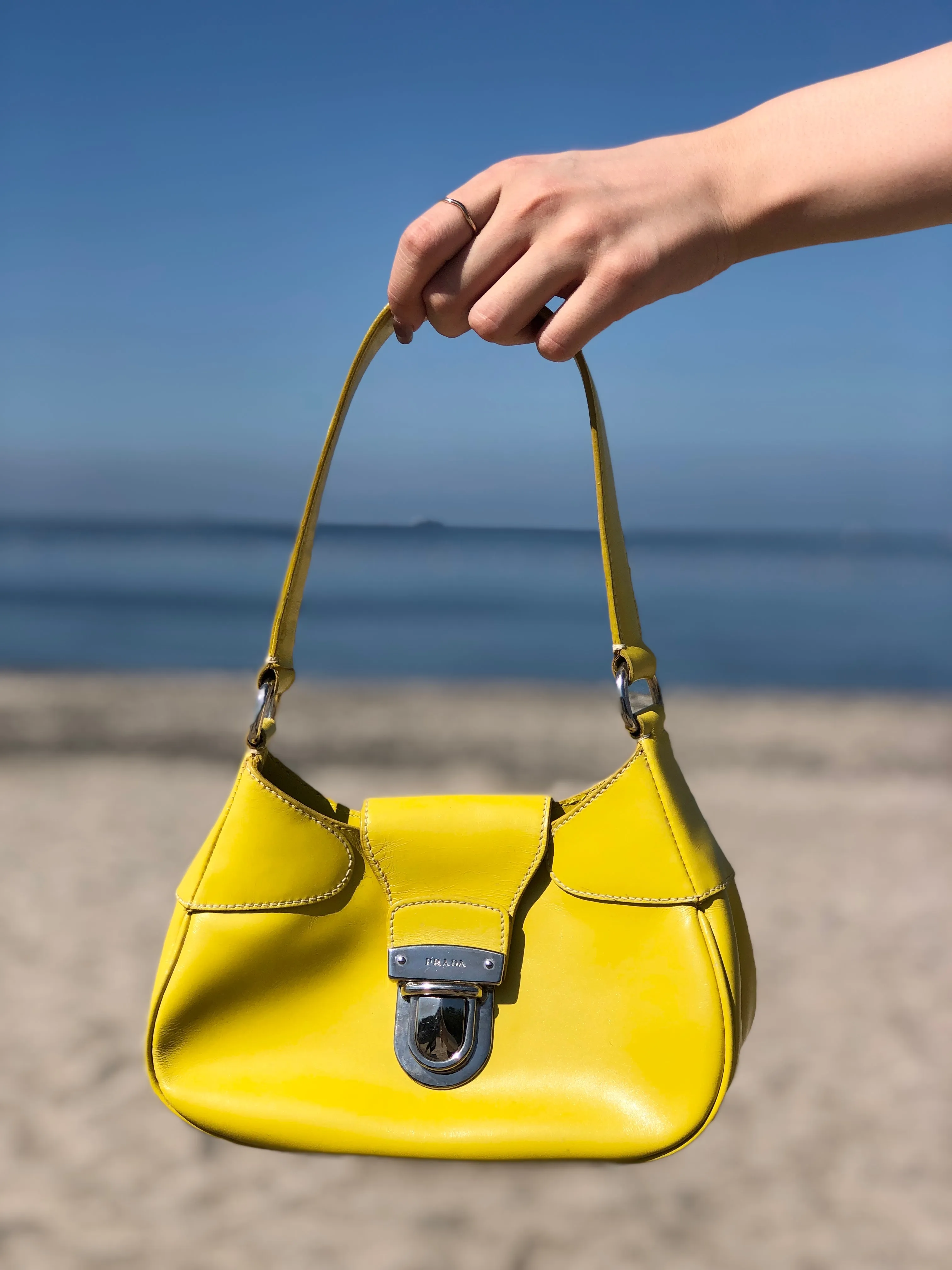 PRADA Logo Metal Clasp Push Lock Shoulder bag Hobo bag Yellow Vintage 3rzmgz
