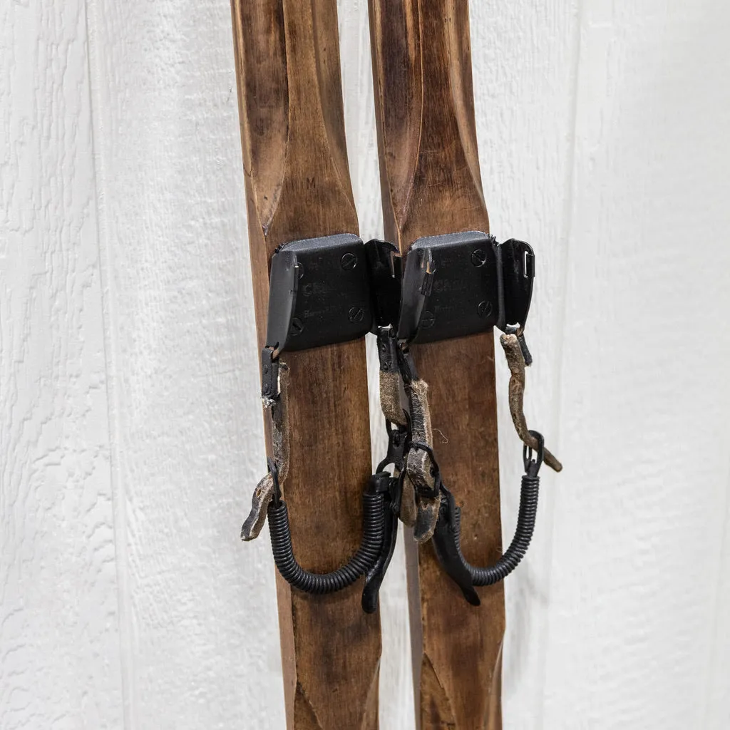 SNOW SKIS NATURAL PAIR