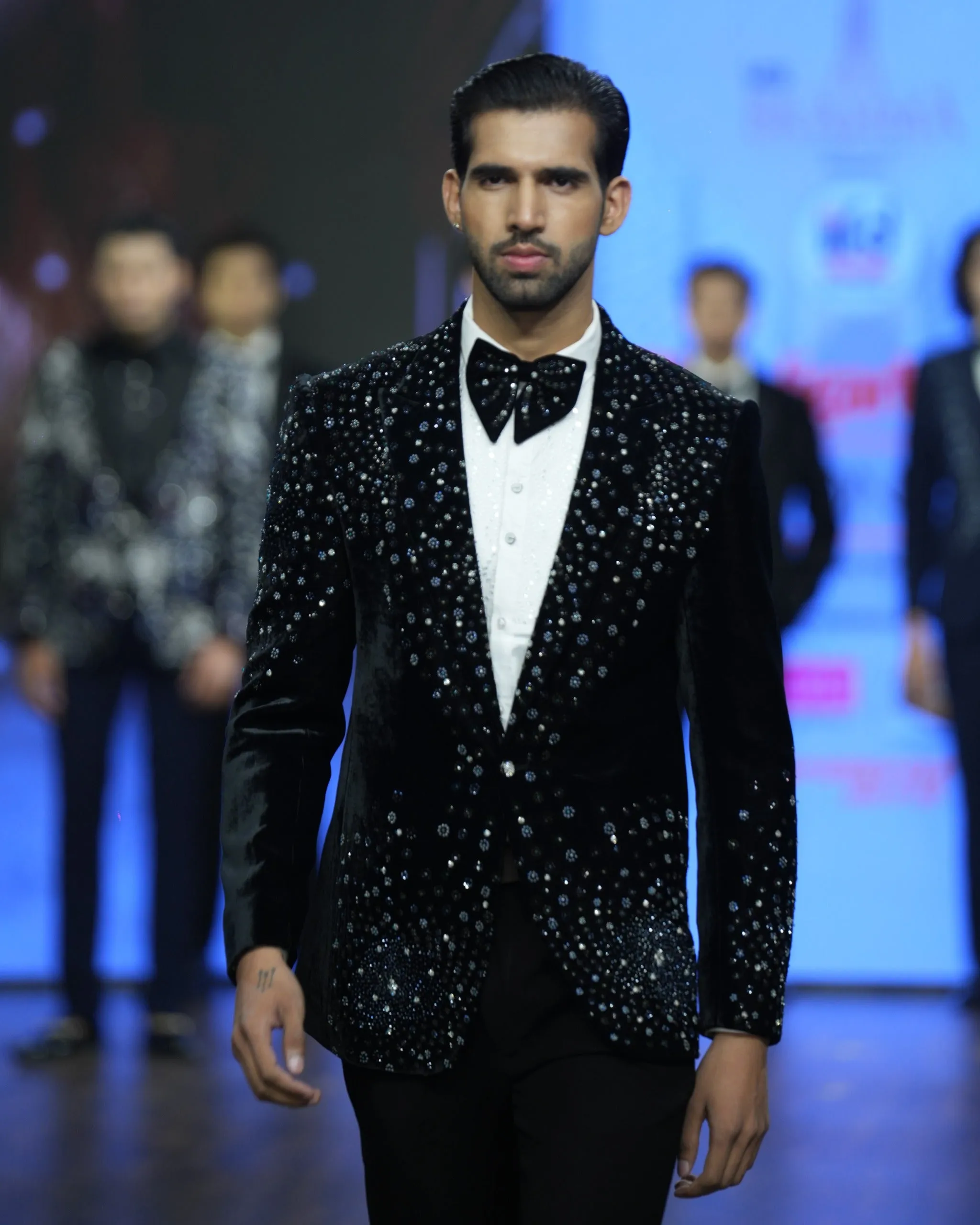 Sparkling Designer Black Tuxedo Suit