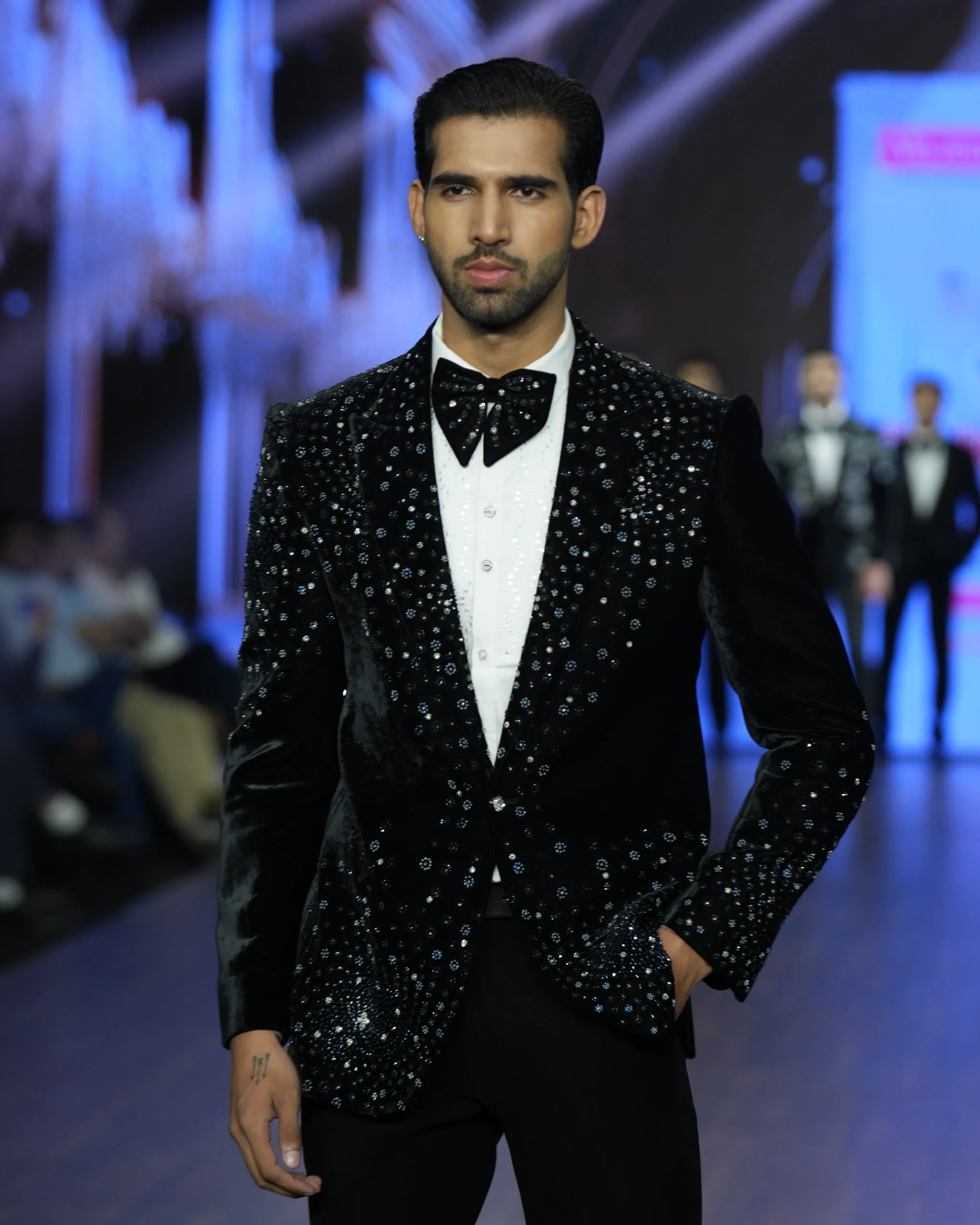 Sparkling Designer Black Tuxedo Suit