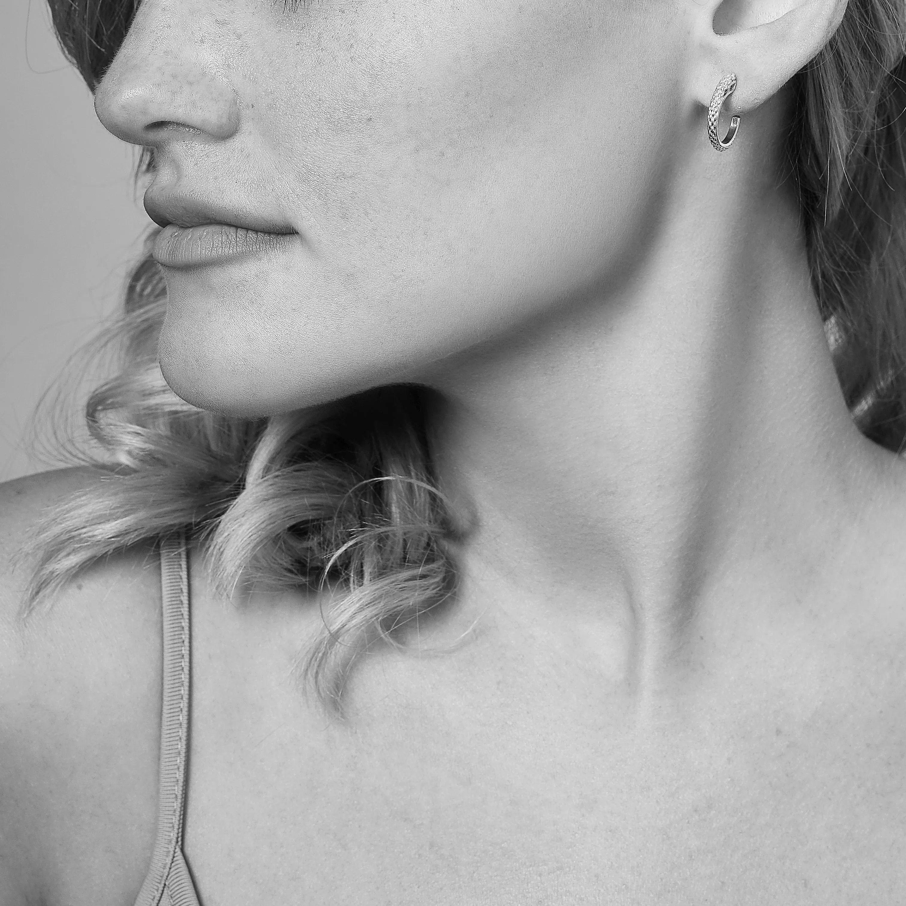 Spirit Python Hoop Earring 18mm - Sterling Silver