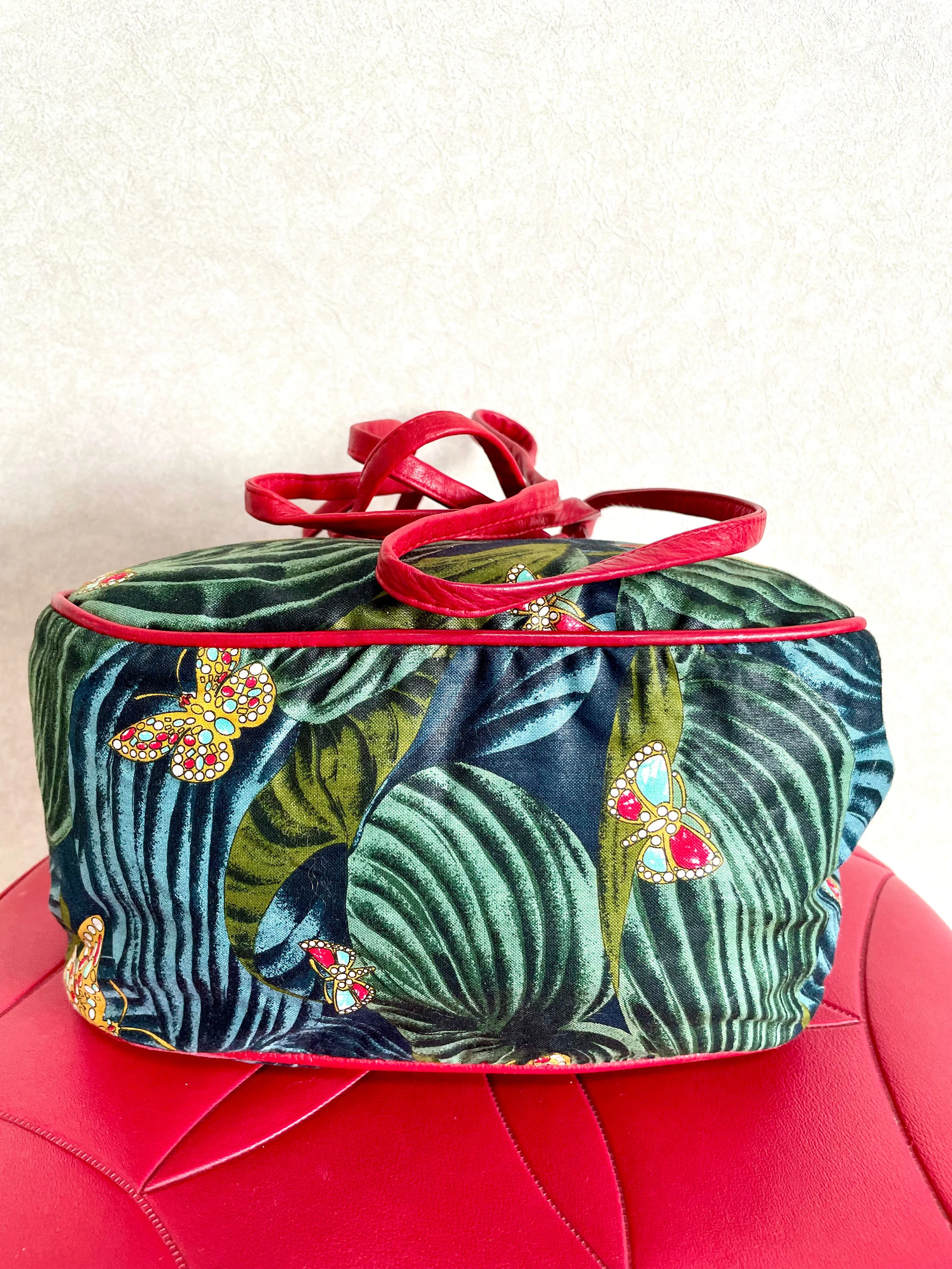 Vintage Bottega Veneta butterfly and leaf printed hobo bag with red leather trimmings. 050327ys3